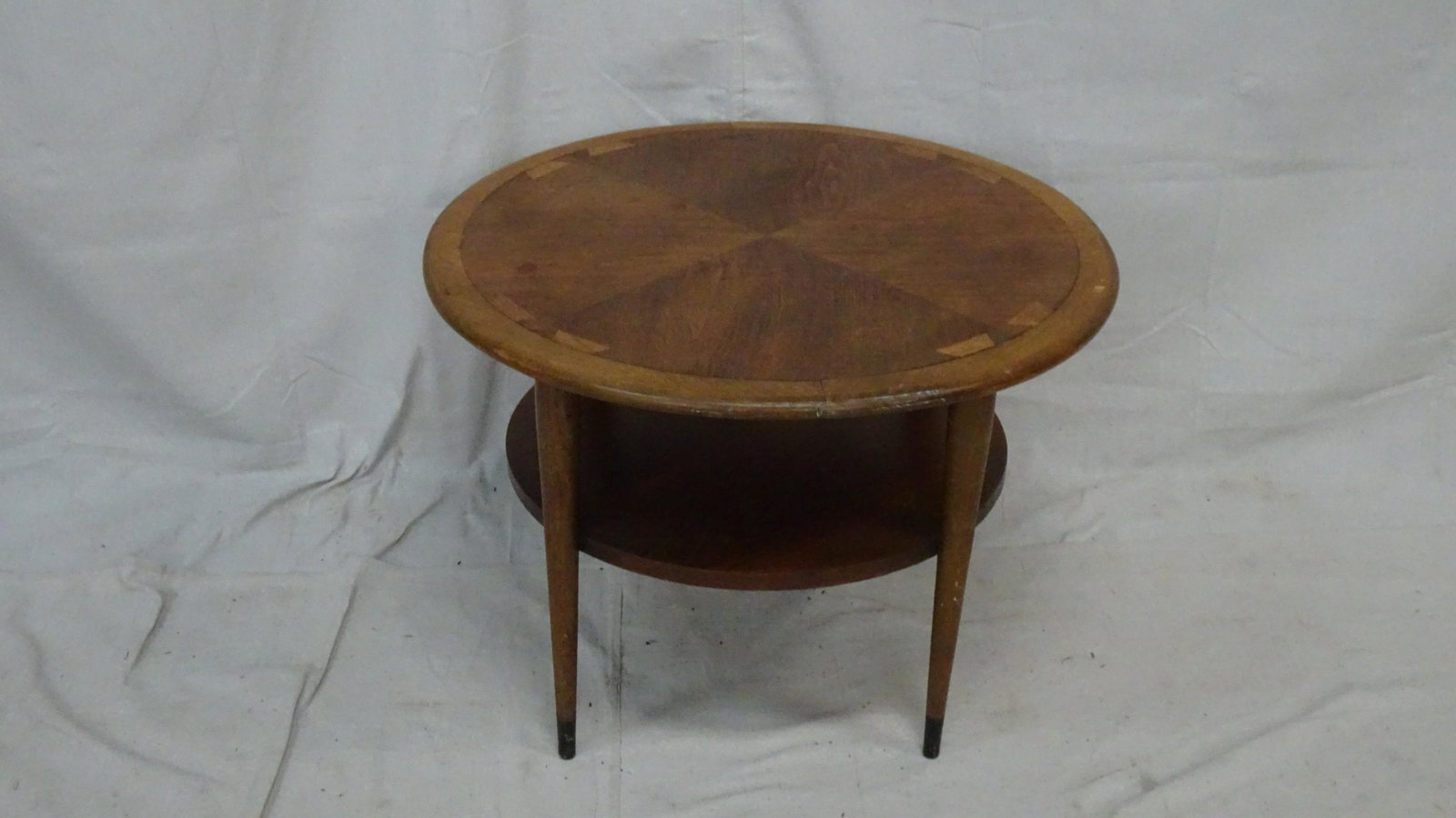 Mid Century Modern Lane Acclaim Round End Table: Mid Century Modern Lane Acclaim Round End Table in good condition, Walnut, 21''H x 28.5''Dia
