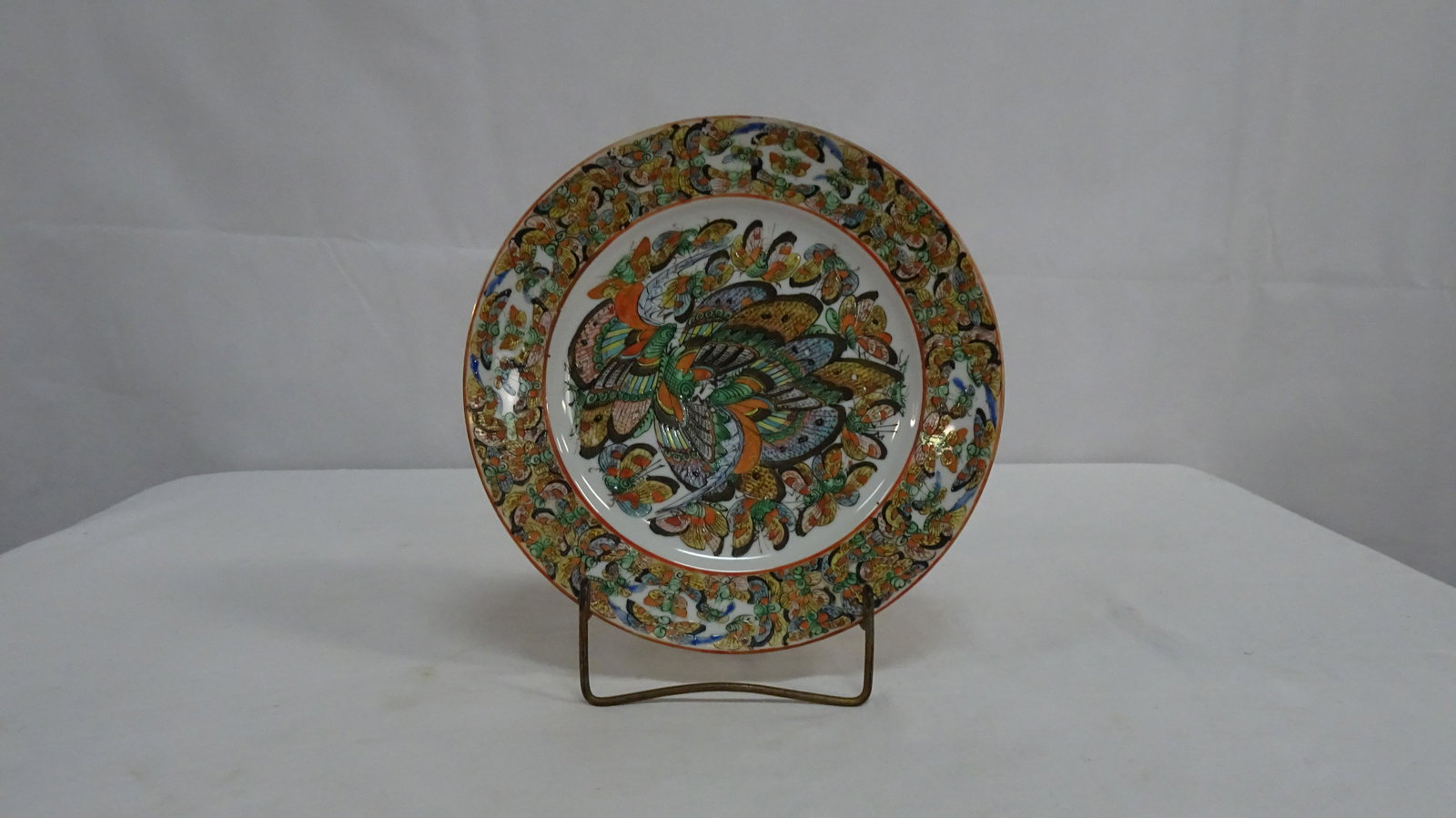 Vintage Chinese Plate "1000 Butterflies" Pattern: Vintage Chinese Plate "1000 Butterflies" Pattern in good condition. Marked "Made in China in oval circle on the back. 10"D