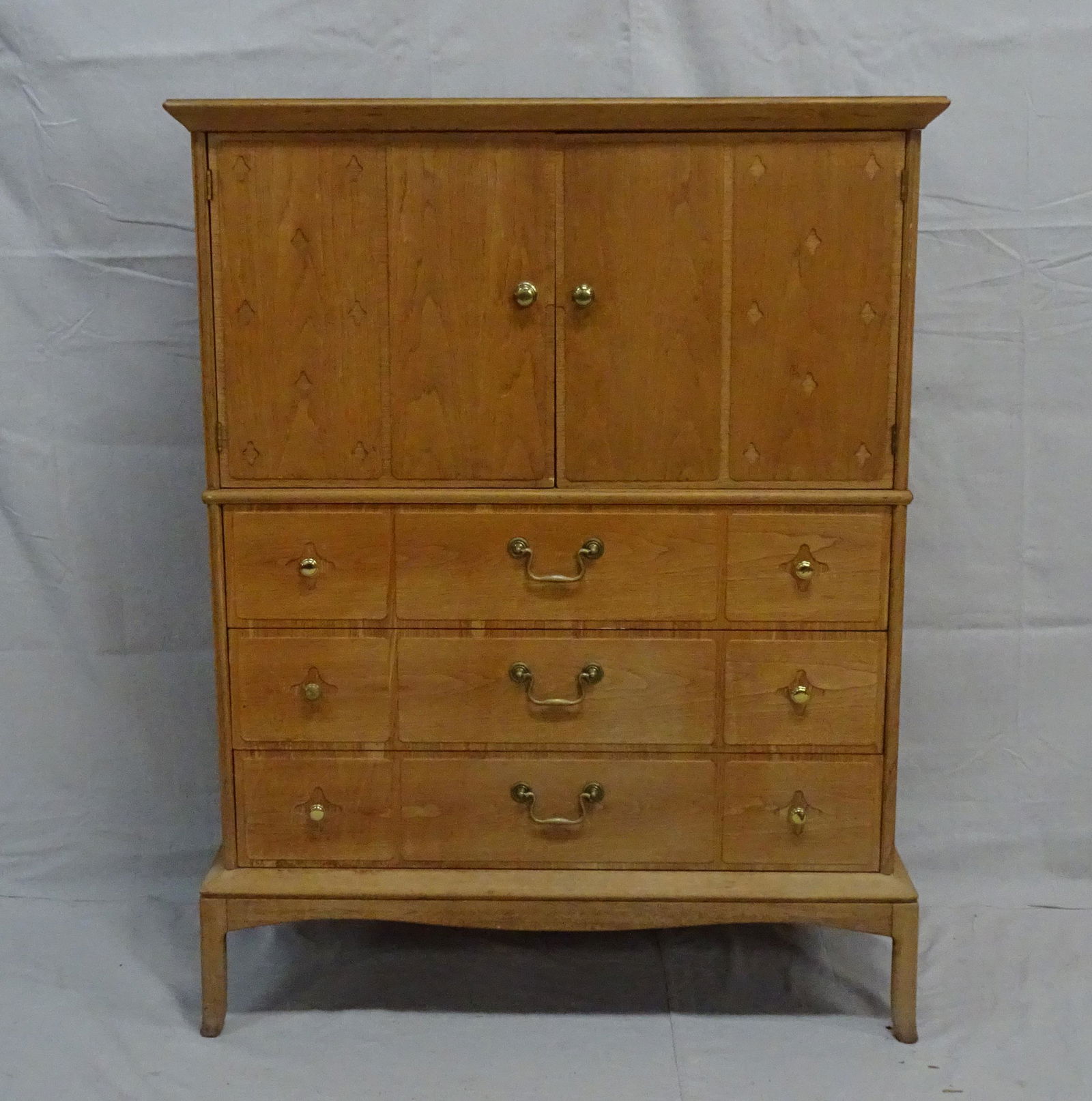 Mid Century Modern Thomasville Horizon Chest: Mid Century Modern Thomasville Horizon Chest of Drawers in good condition, dovetailed drawers, three drawers in interior of chest, brass hardware, 52''H x 40'W x 19.5''D