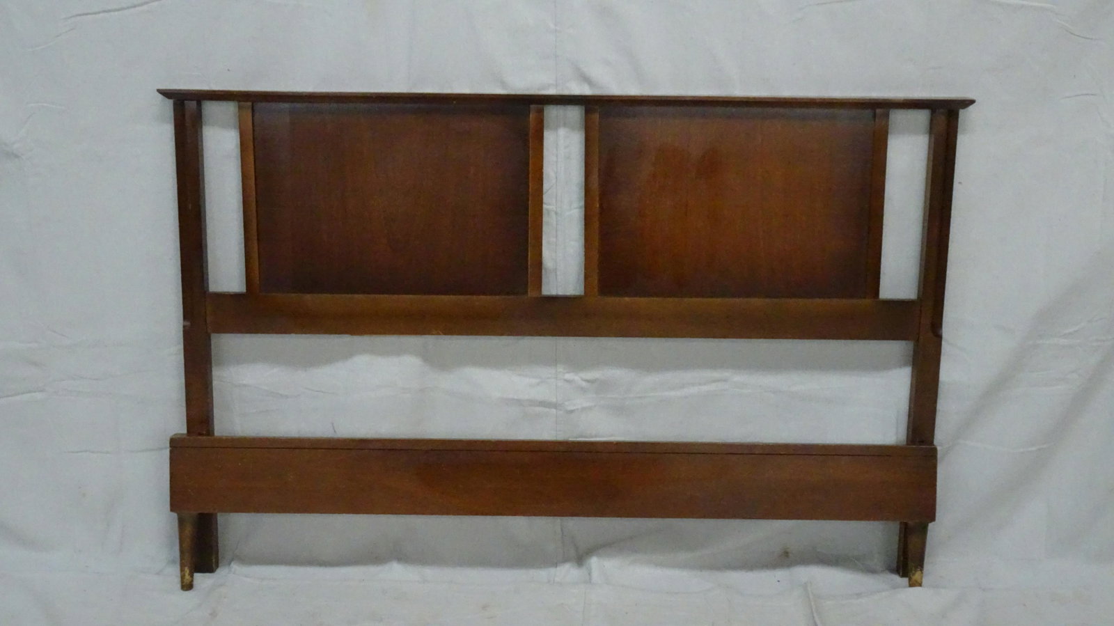 Mid Century Modern Walnut Bed: Mid Century Modern Walnut Bed in good condition, with rails, Full Size, 36''H