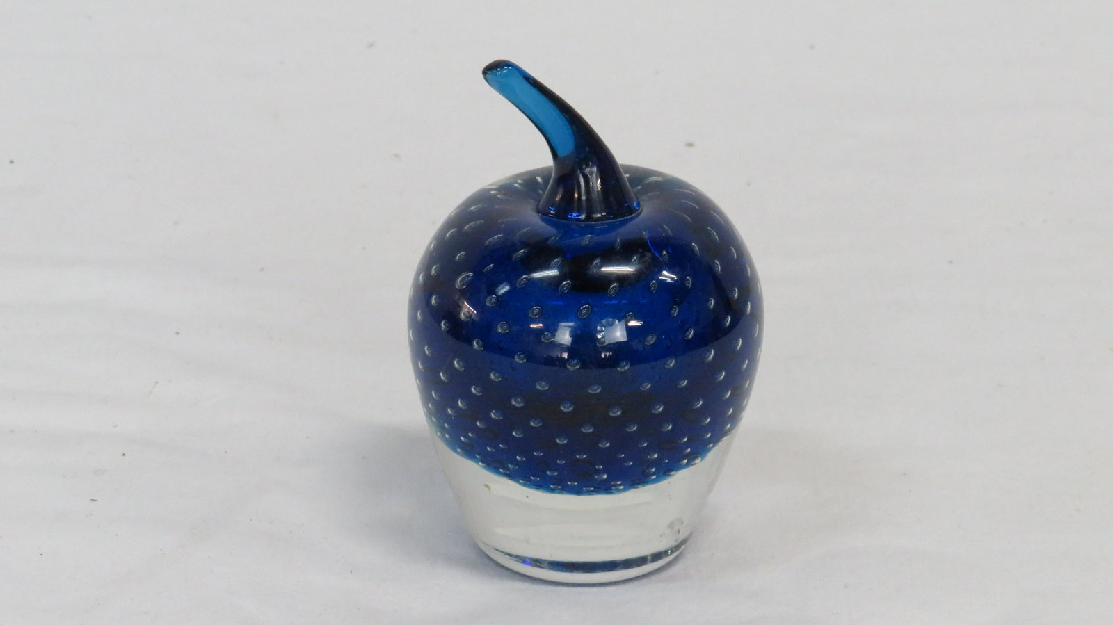 Murano Controlled Bubble Apple Paperweight (1 of 4)