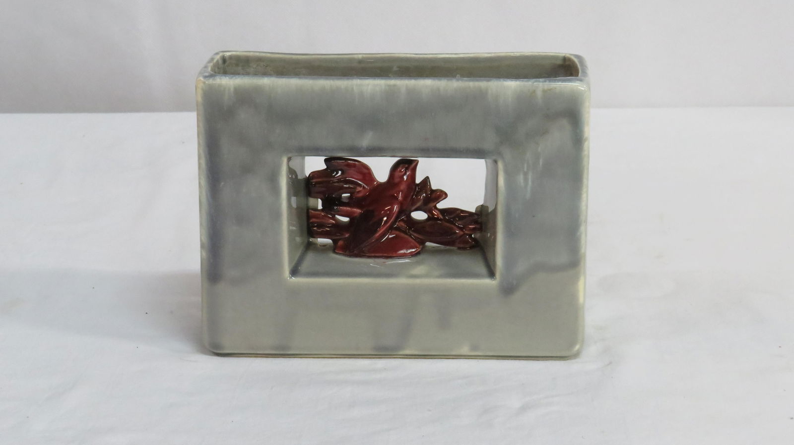 McCoy Arcature Gray Planter with Maroon Bird (1 of 5)