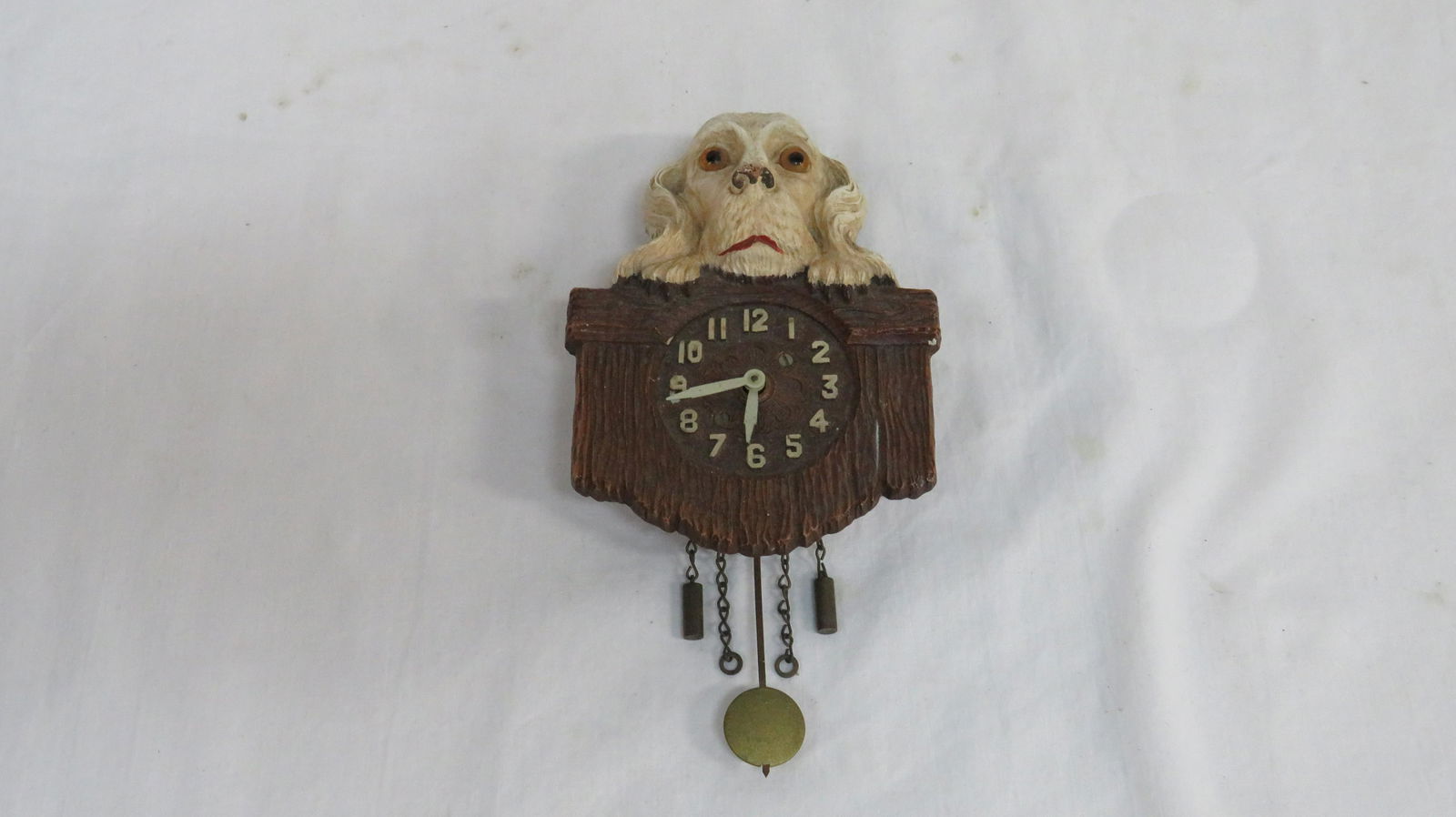 Lux Pendulette Dog Clock (1 of 2)