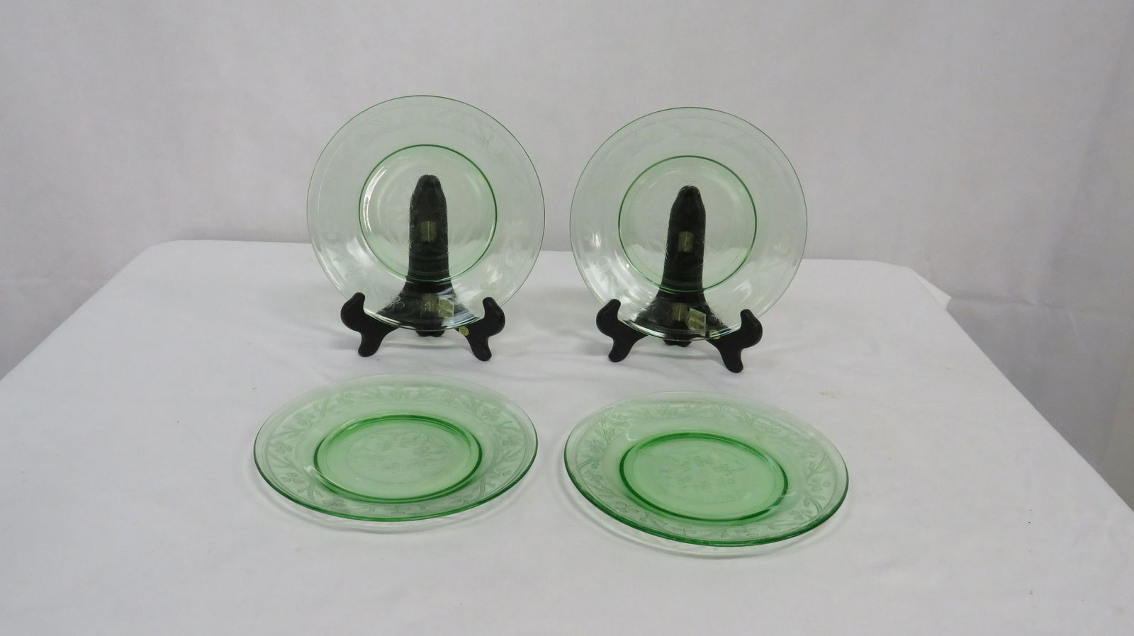 4 Green Depression Glass Cloverleaf 8" Plates (1 of 3)