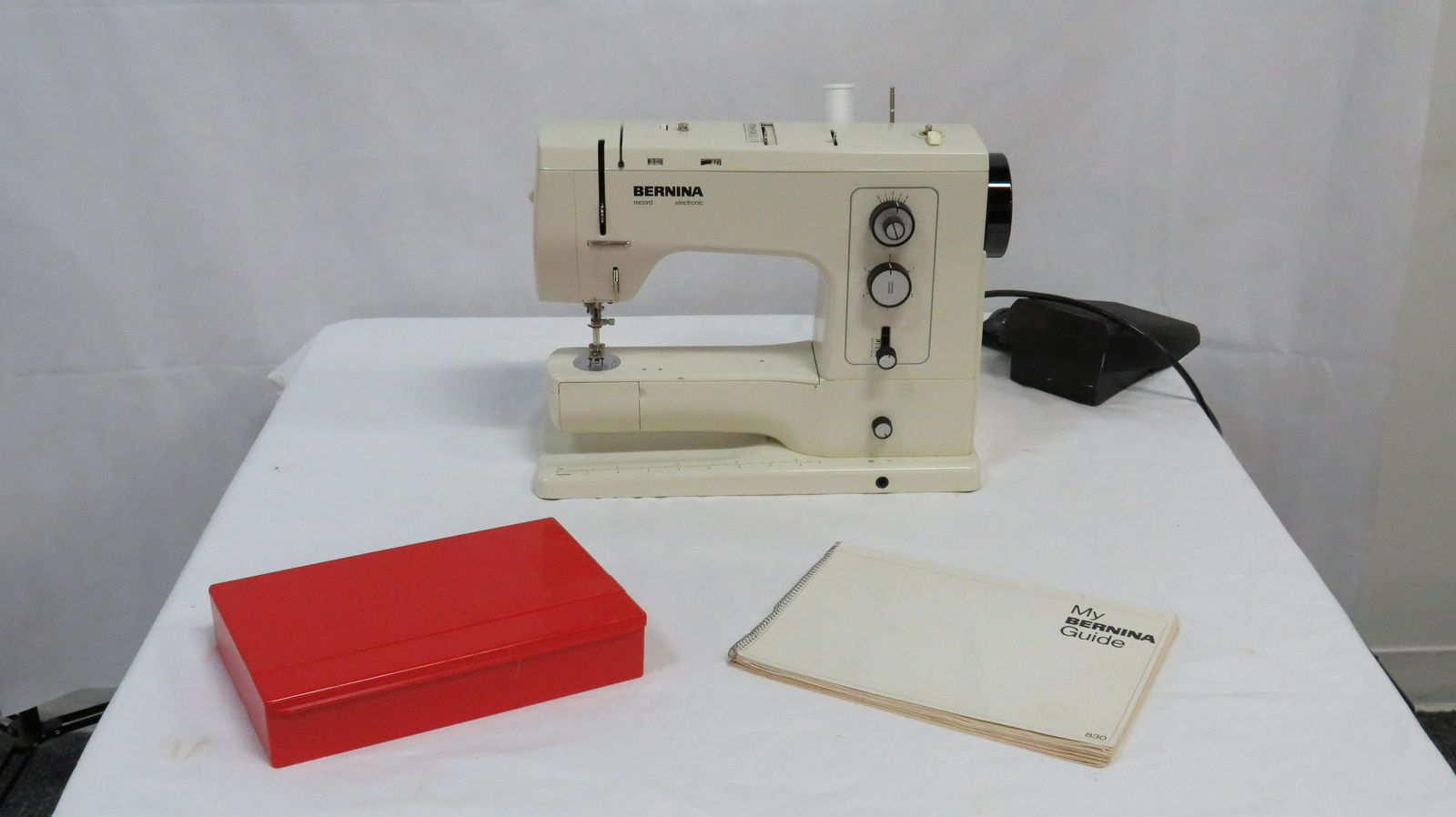 Bernina 830 Record Sewing Machine w/Accessories (1 of 10)