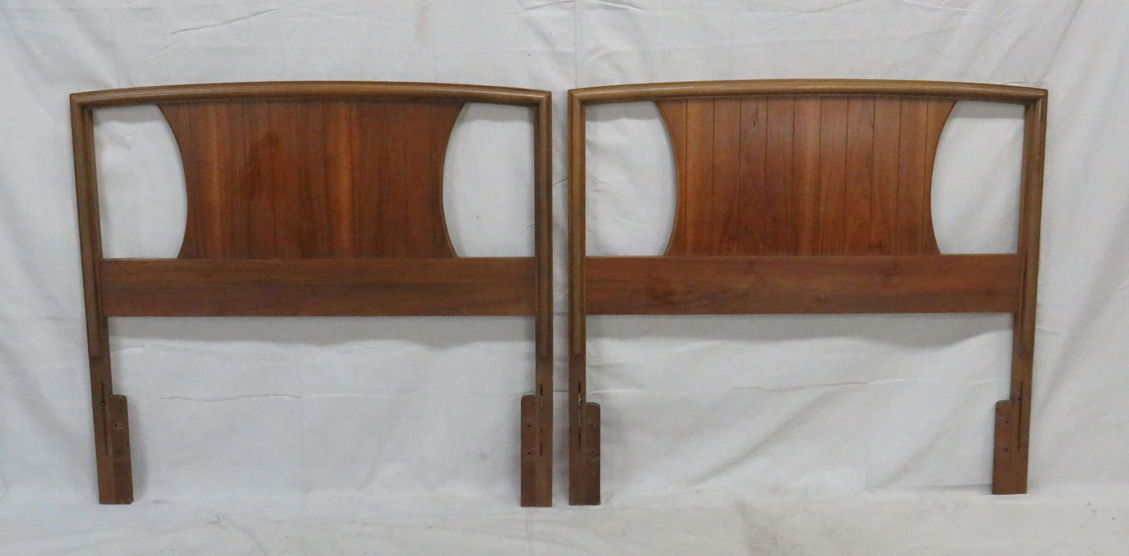 Pair of Mid Century Modern Lane Twin Headboards: Pair of Mid Century Modern Lane Twin Headboards in good condition, Walnut, 36.5''H x 41''W