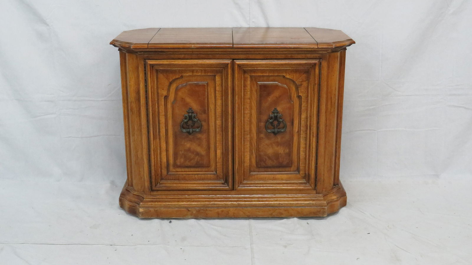 Walnut Regency Flip Top Bar/Server (1 of 4)