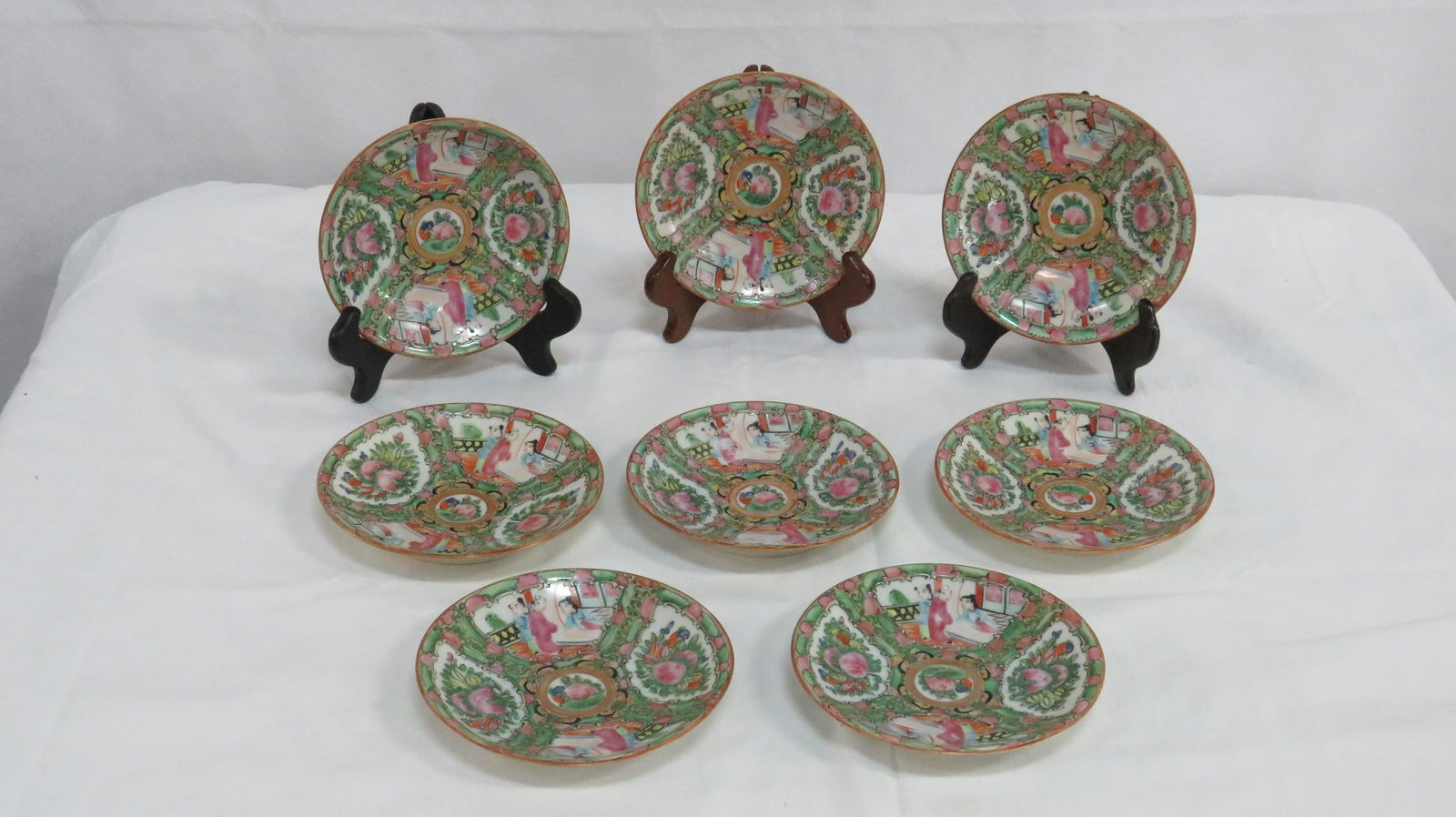 8 Rose Medallion Chinese Export 5.5" Plates (1 of 6)
