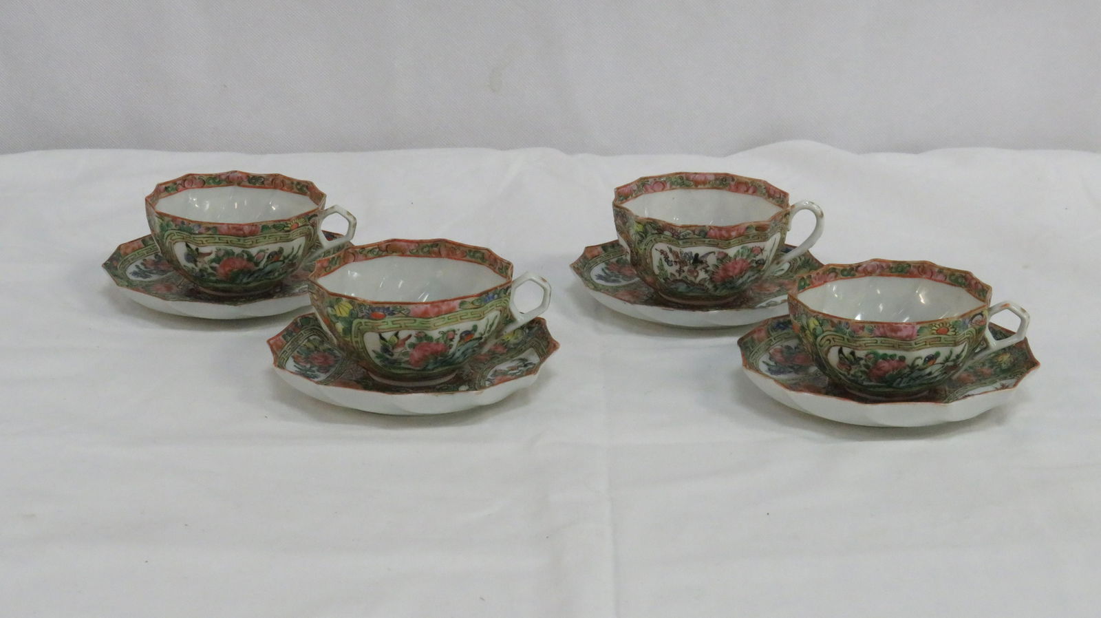 4 Sets Rose Medallion Chinese Export Cups Saucers (1 of 5)