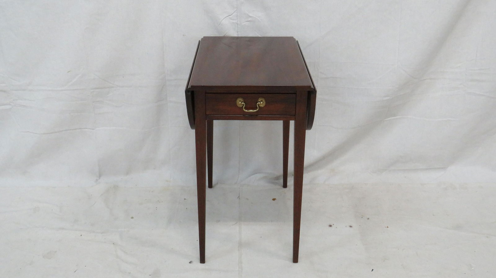 Henkel Harris Mahogany Pembroke Table (1 of 8)