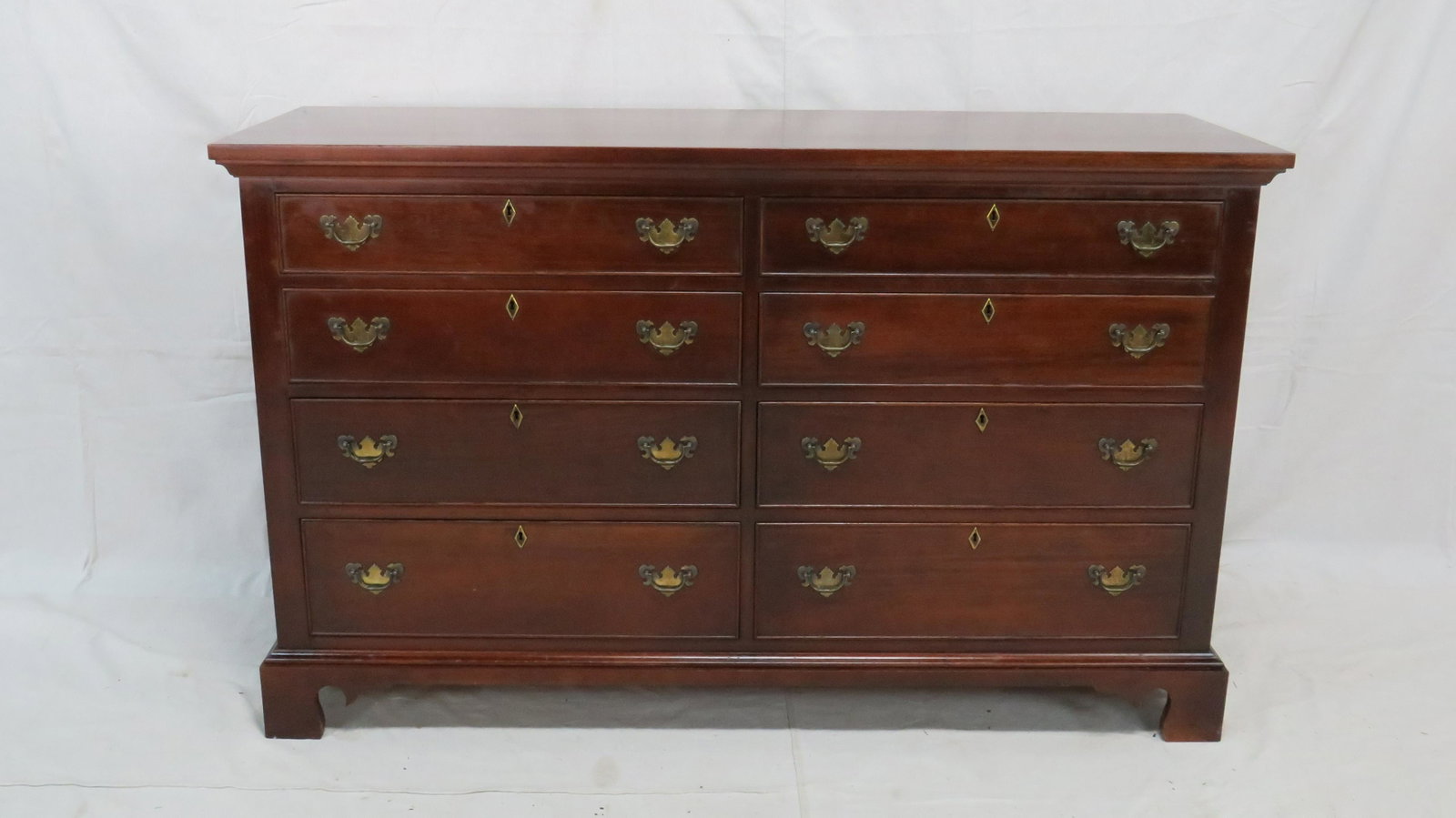 Crafitque Chippendale Mahogany Dresser: Crafitque Chippendale Mahogany Dresser in good condition, Dovetailed Drawers, Brass Hardware, Individually Locking Drawers, With Key, 35.5''H x 28.25''W x 20.25''D