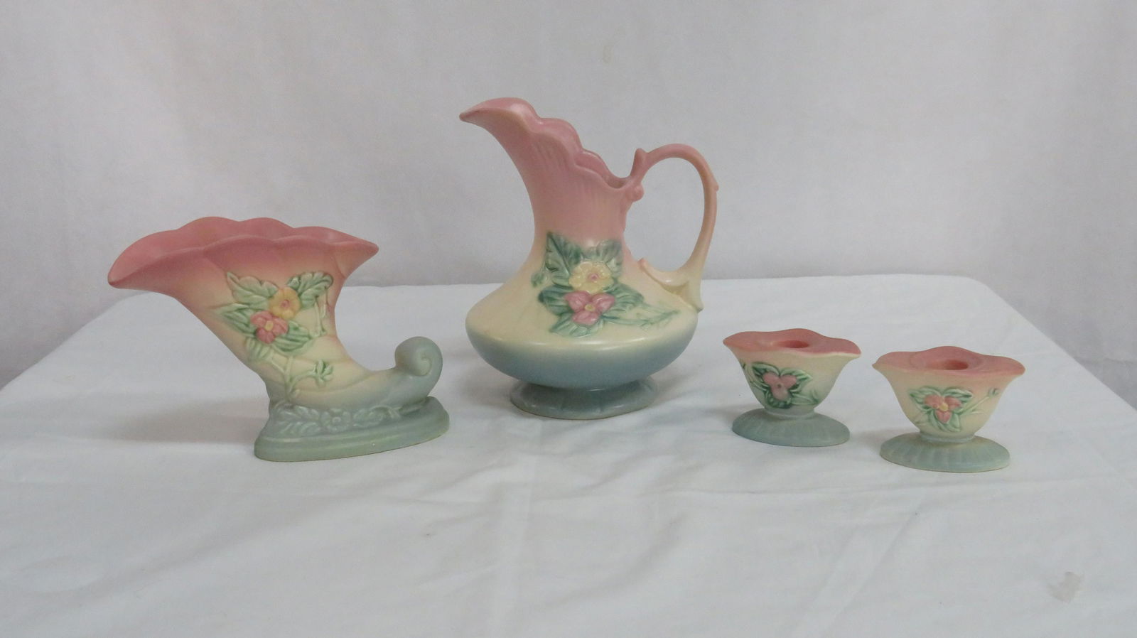 Vintage Hull Pottery 4 Pcs (1 of 8)