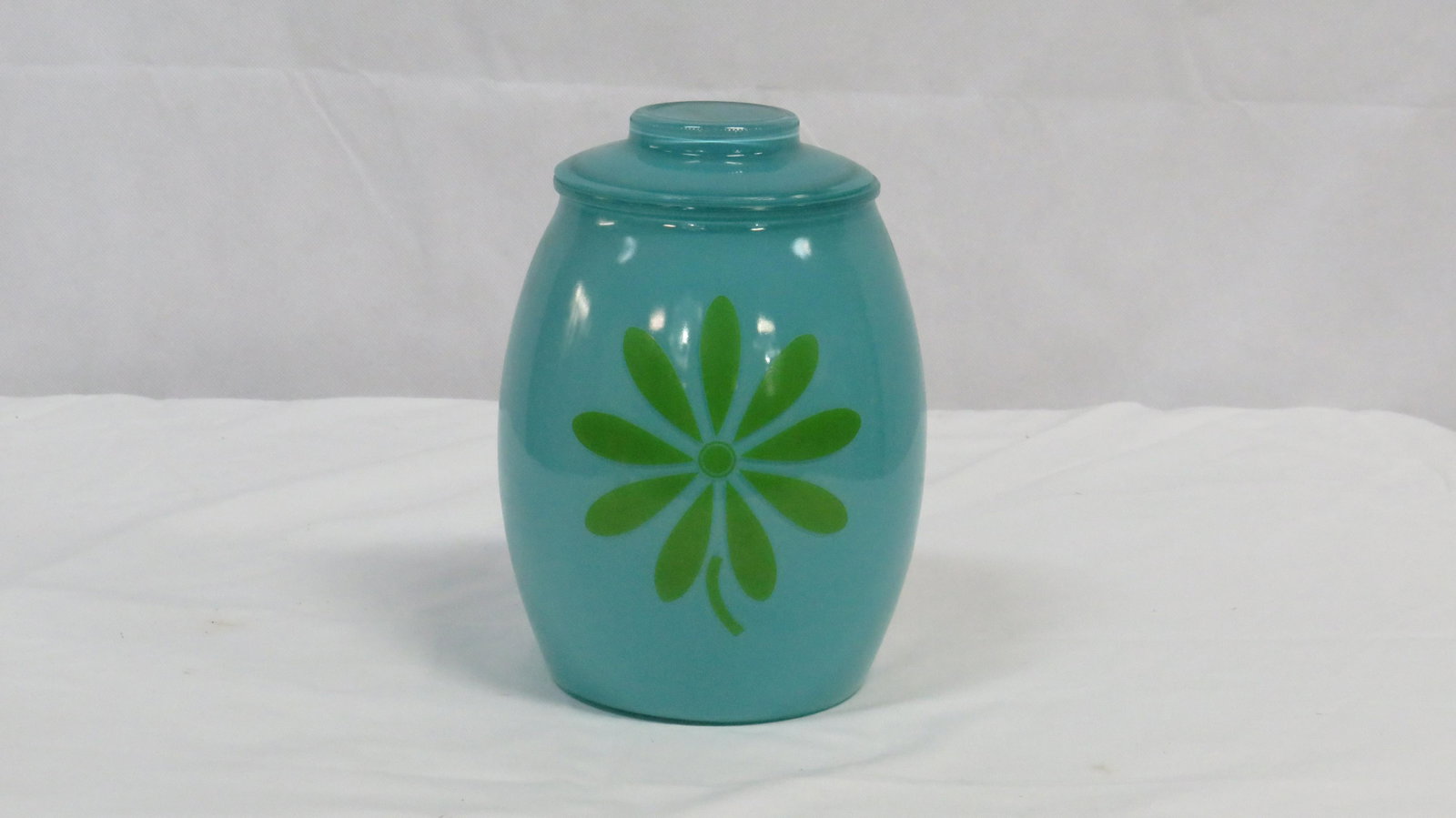 Vintage Glass Cookie Jar: Vintage Glass Cookie Jar in good condition. 9.5"H