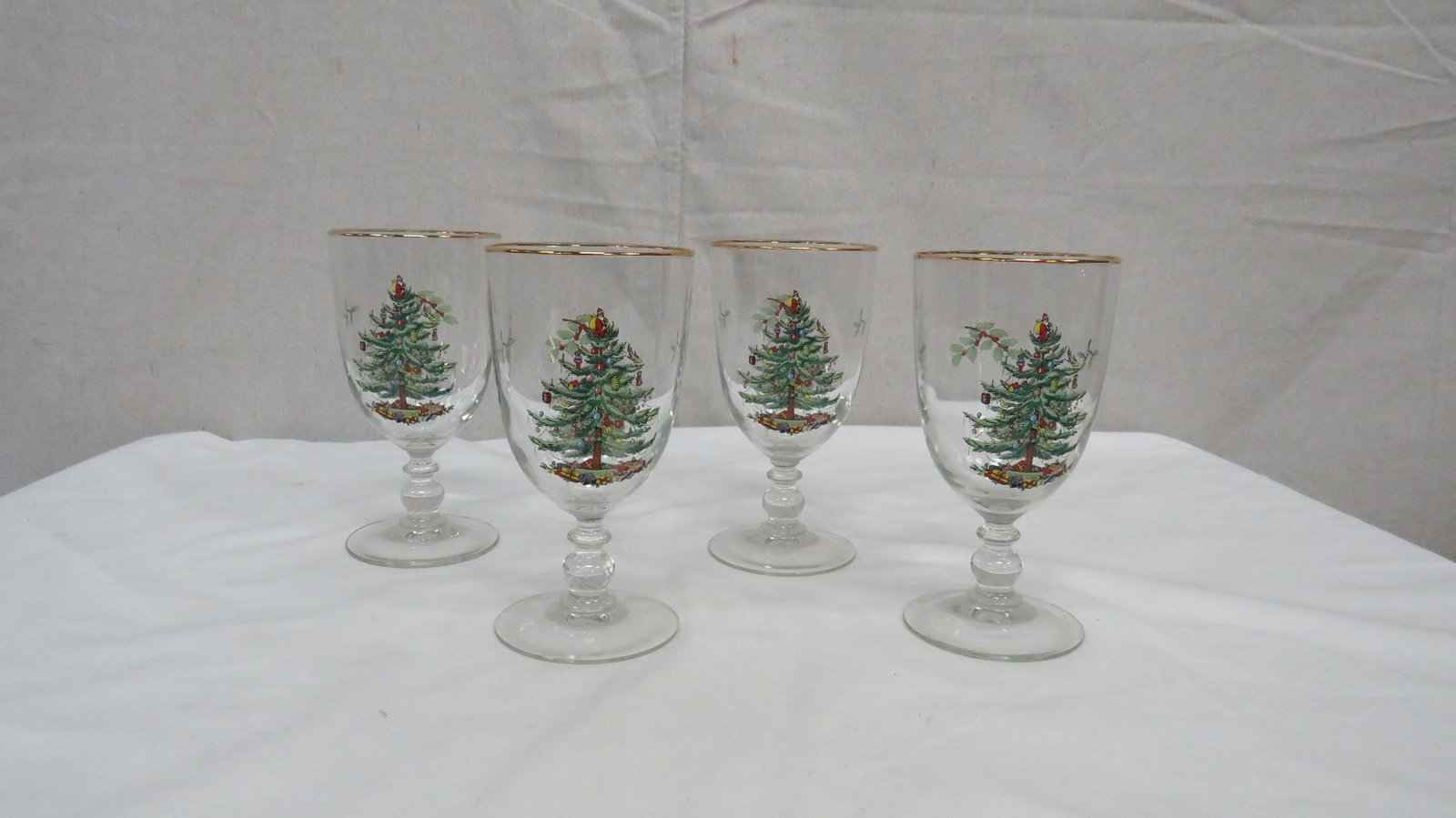 4 Spode Christmas Tree All Purpose Goblets: 4 Spode Christmas Tree All Purpose (Water, Wine, Iced Tea) Goblets in good condition. 7"H Holds 16 oz