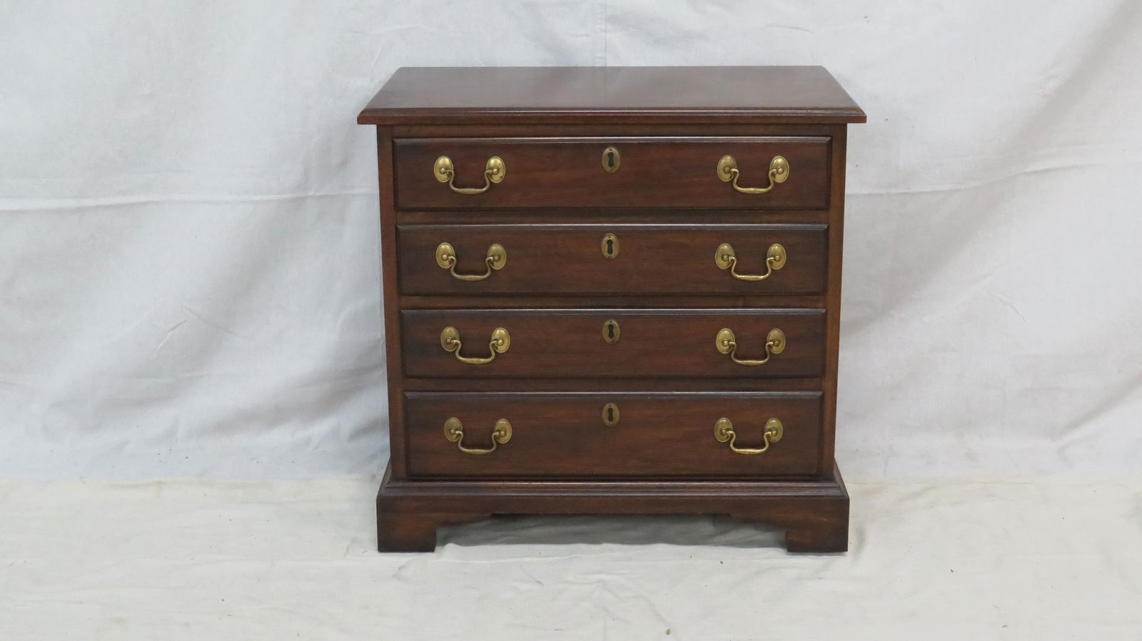 Henkel Harris Mahogany Bedside Chest (1 of 5)