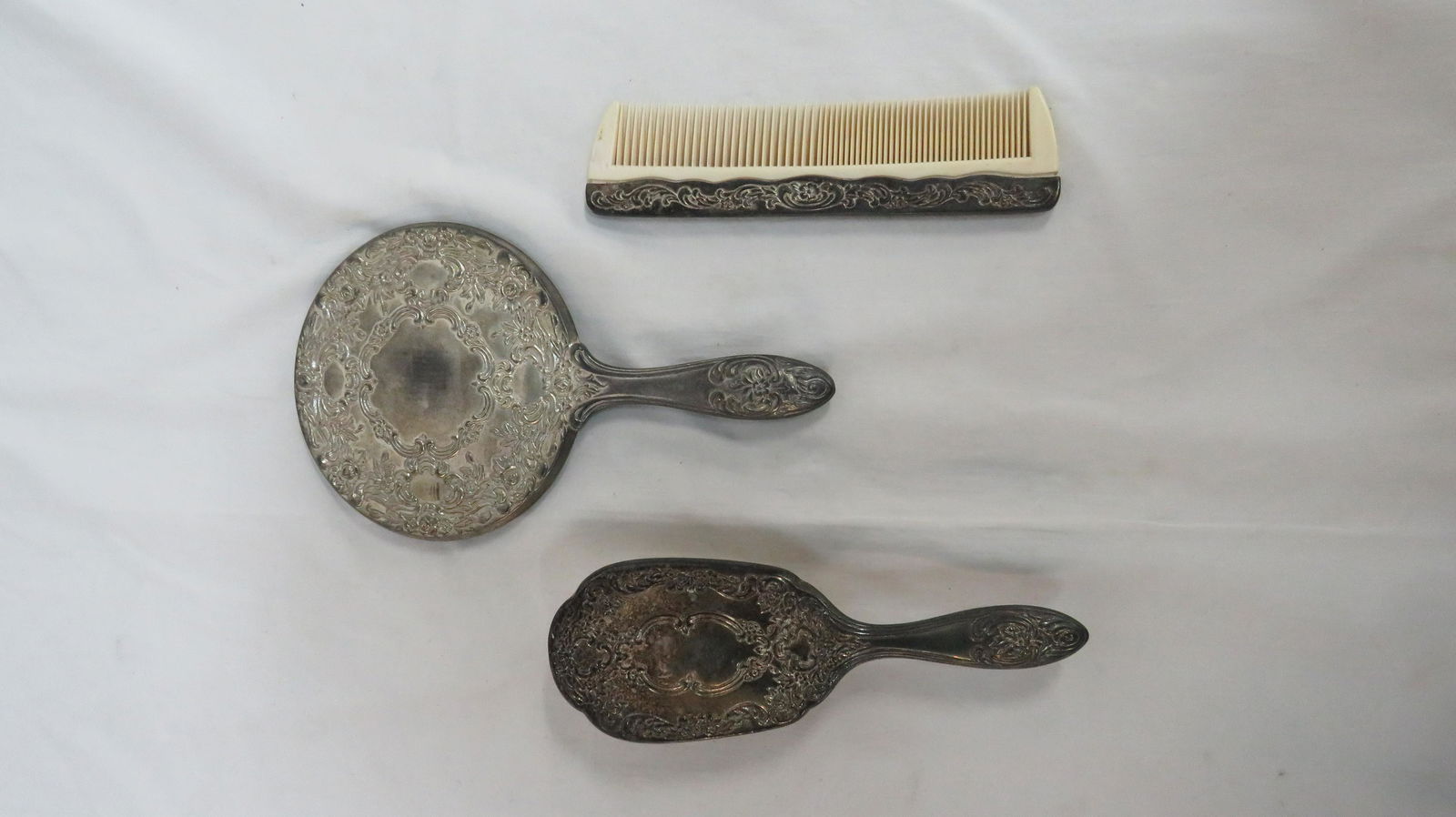 Vintage Silverplate Vanity Dresser Set (1 of 2)