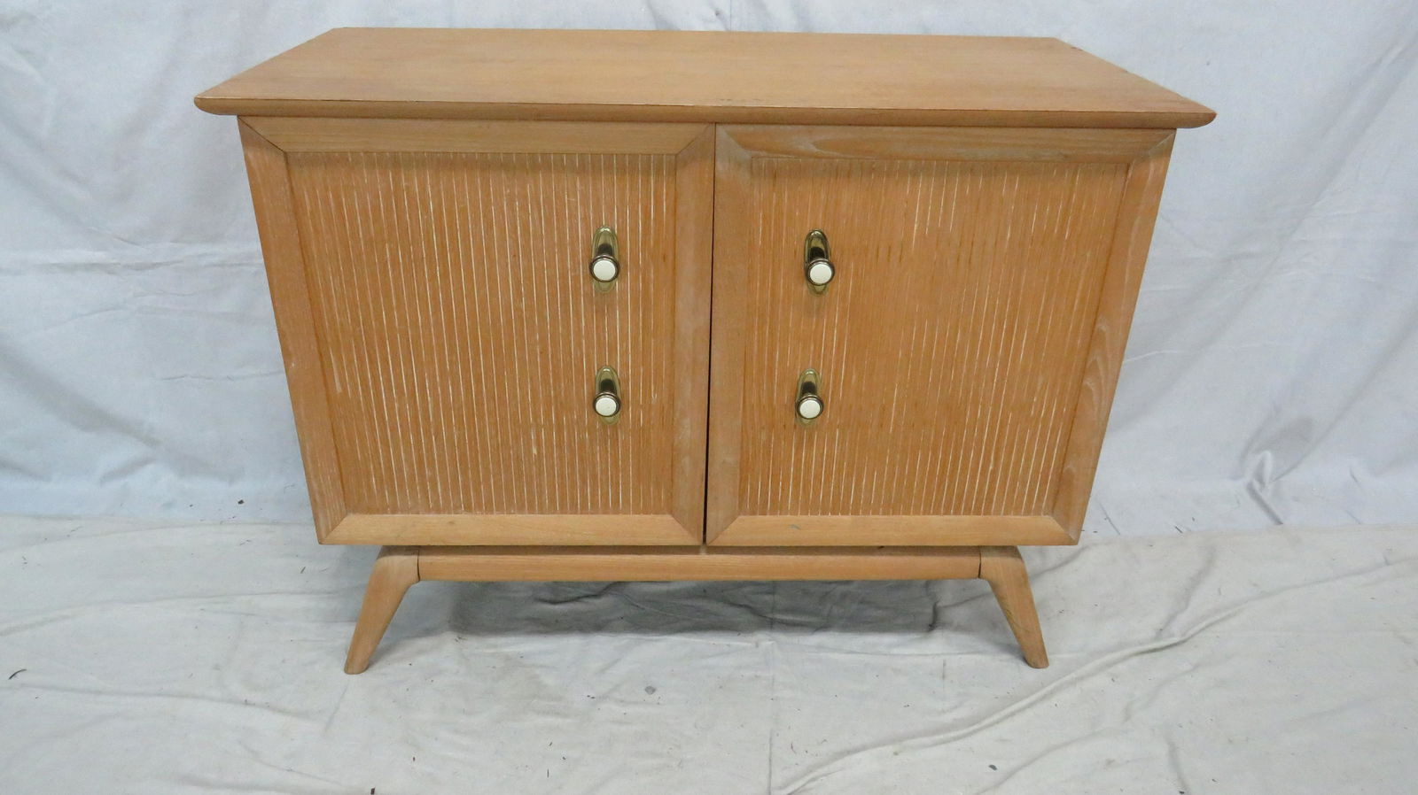 Lane Mid Century Modern Server (1 of 5)
