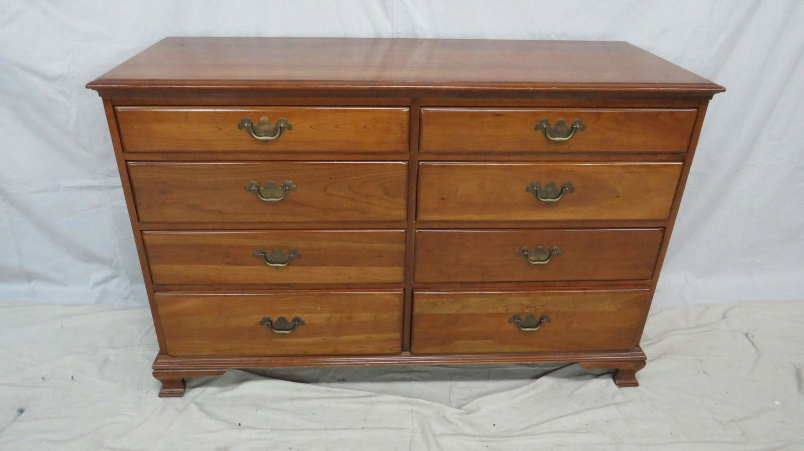 Thomasville Welsh Valley Cherry Dresser (1 of 3)