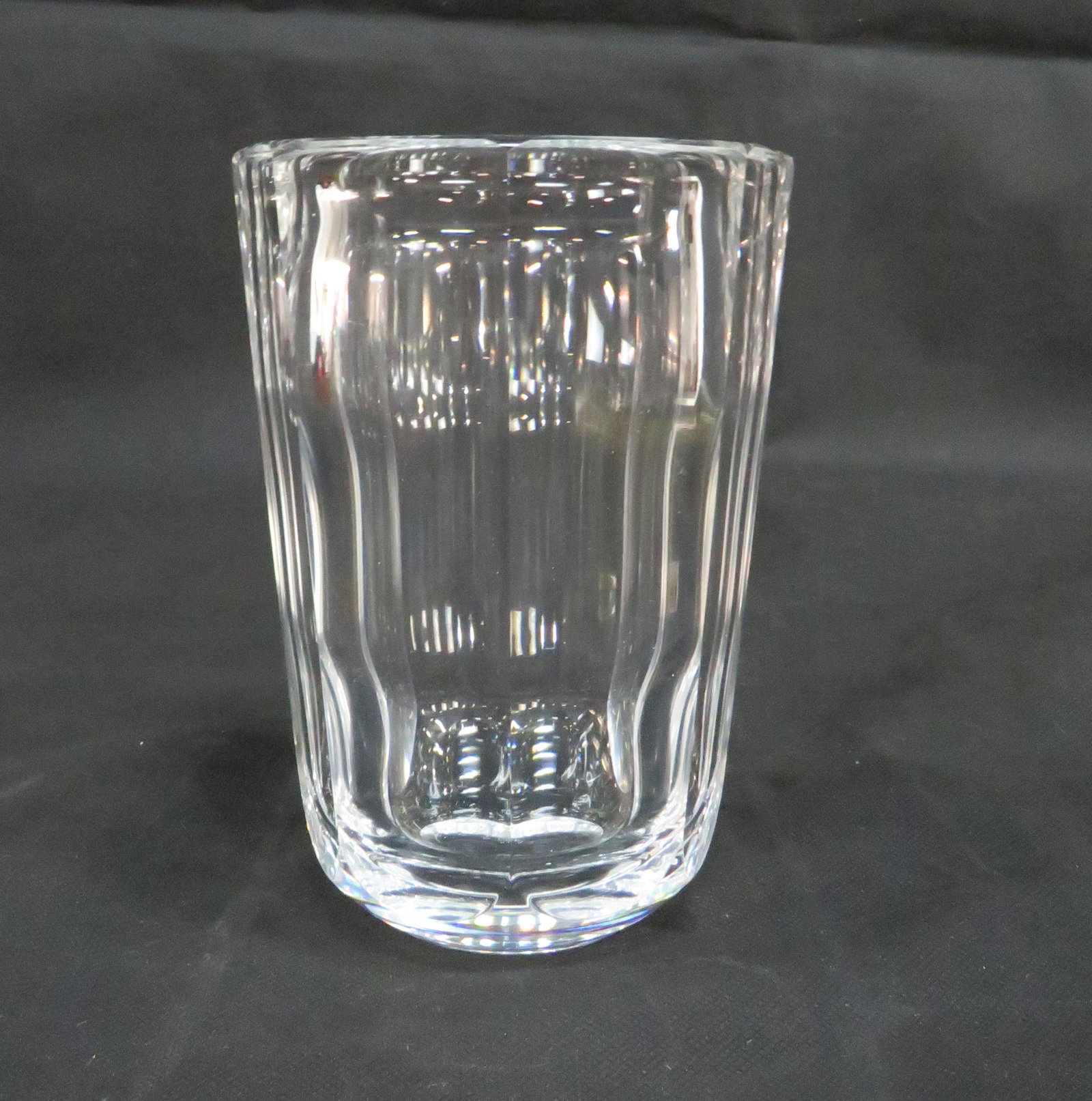Vintage Elegant Leaded Crystal Vase: Vintage Elegant Leaded Crystal Vase in good condition, 6''H x 4''Dia