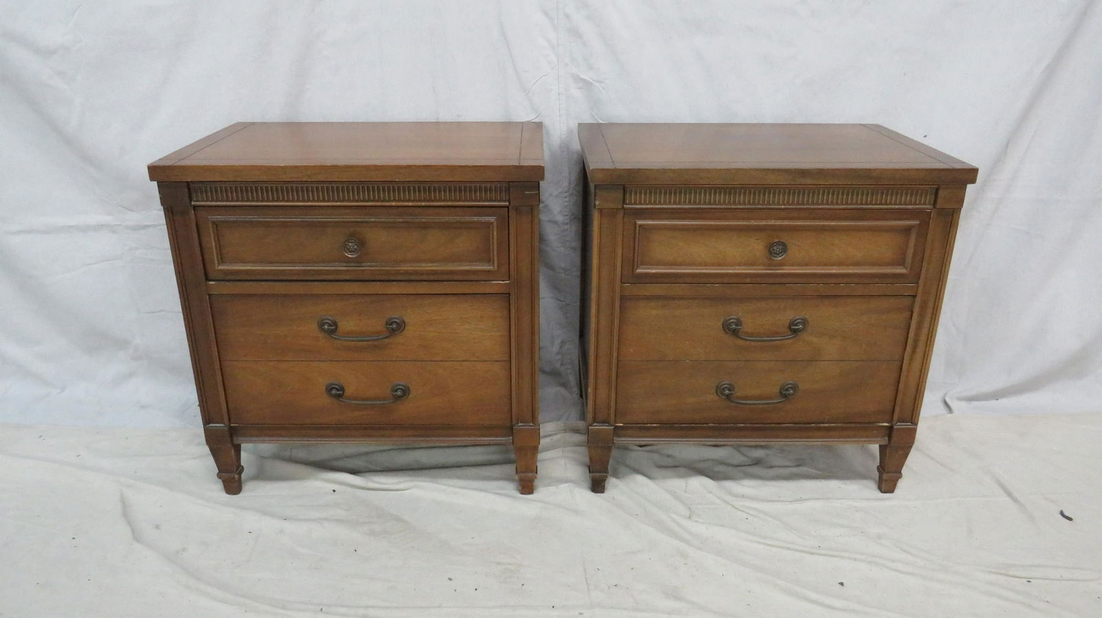 Vintage Bassett Regency Pair of Nightstands (1 of 4)