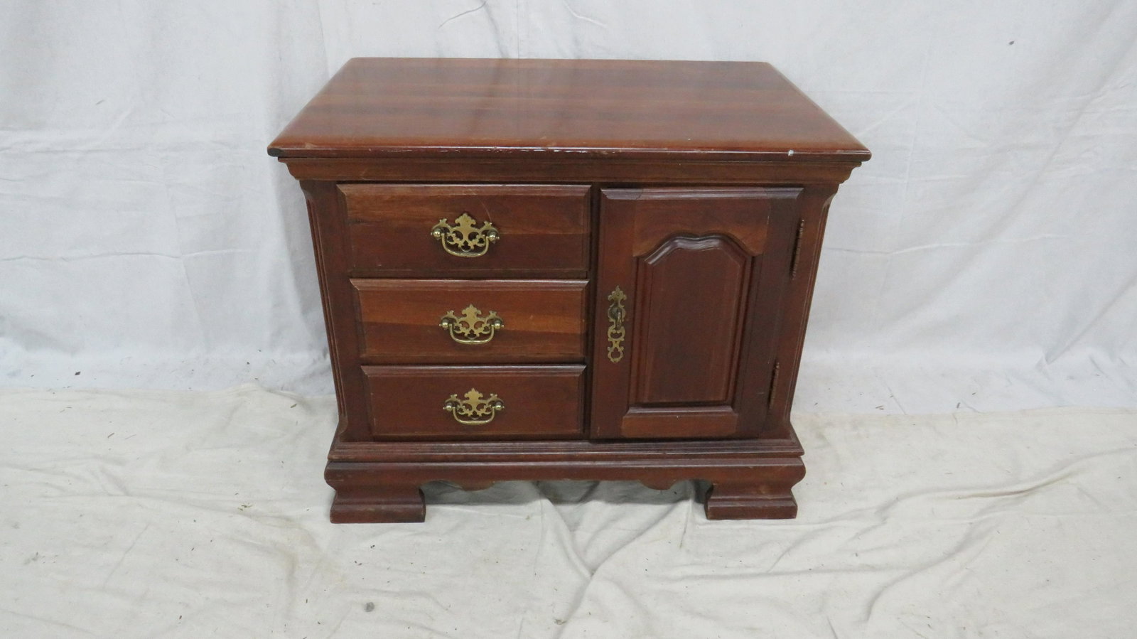Cherry Nightstand: Cherry Nightstand in good condition, Broyhill, 31.5''H x 26.25''W x 17.25''D