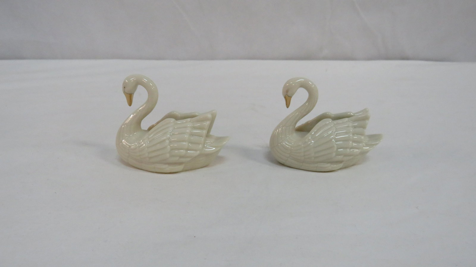 Pair of Lenox Ivory and Gold Swans: Pair of Lenox Ivory and Gold Swans in good condition. 2.25"H