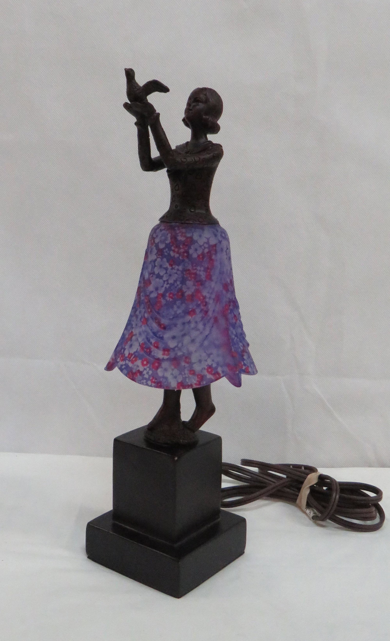 Decorative Art Glass Lamp: Decorative Art Glass Lamp in good condition, 15''H