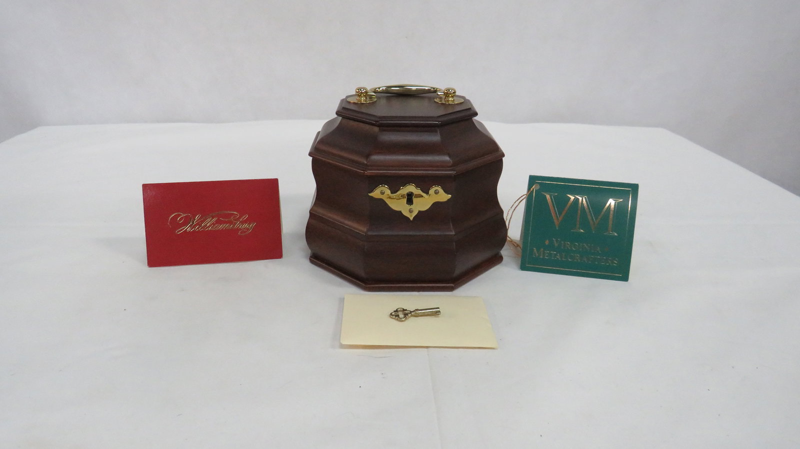 Virginia Metalcrafters AP 101 Octagonal Tea Caddy (1 of 5)