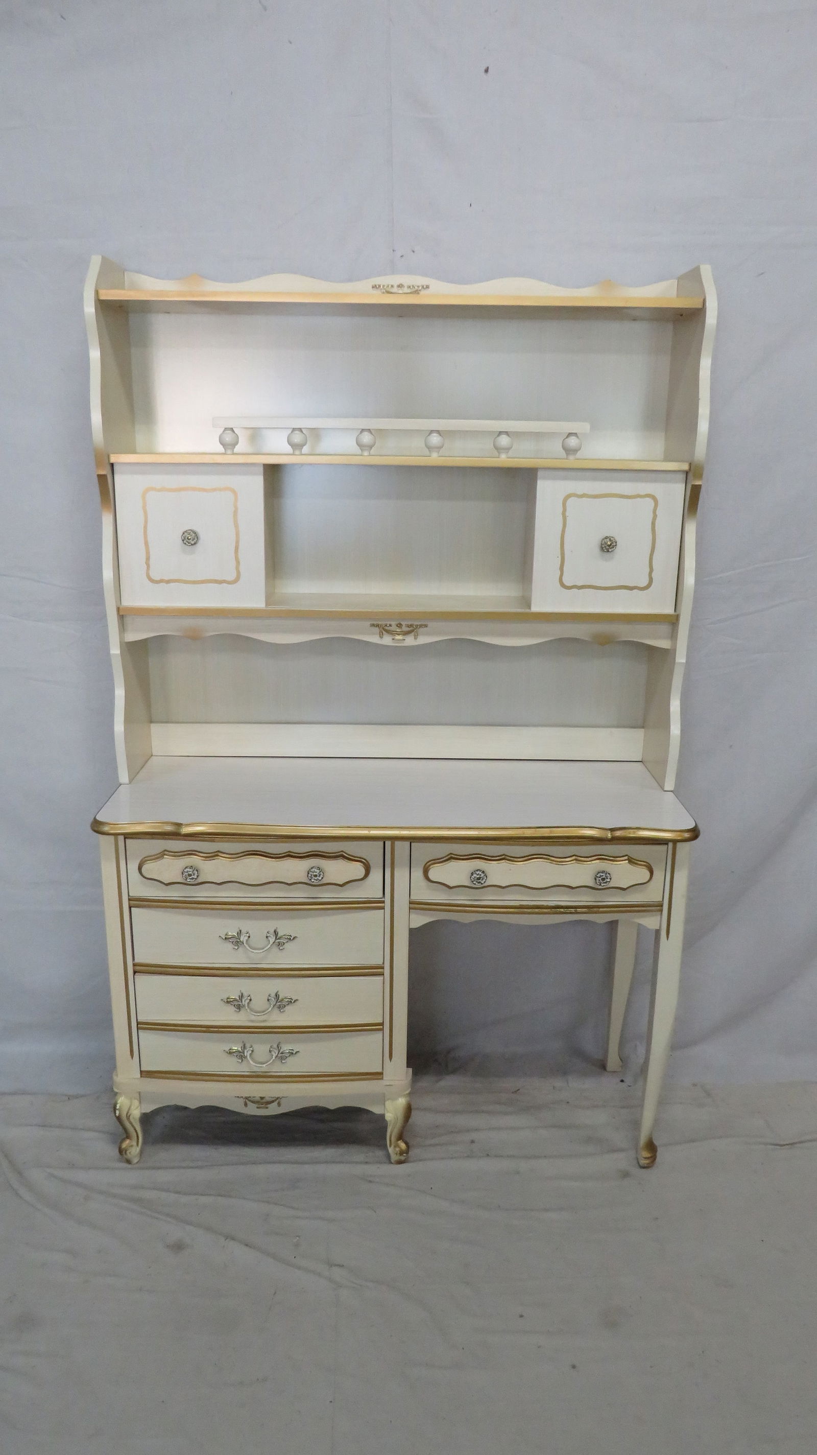 French Provincial Desk with Hutch (1 of 3)