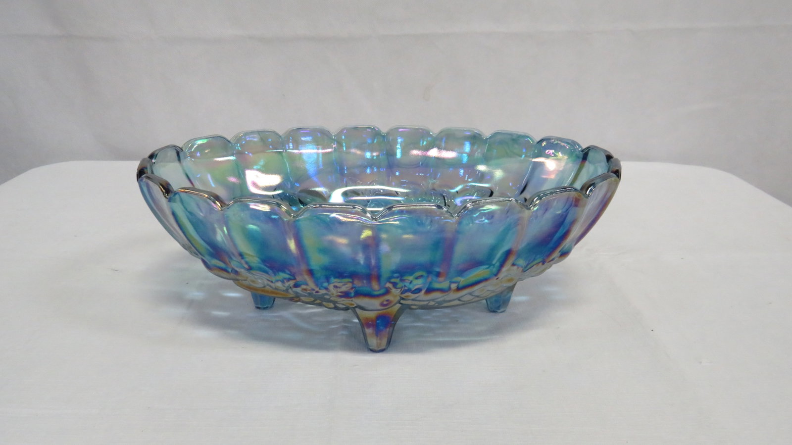 Vintage Indiana Glass Harvest Grape Fruit Bowl: Vintage Indiana Glass Harvest Grape Fruit Bowl in good condition. 4.5"H x 12"L x 8.5"W