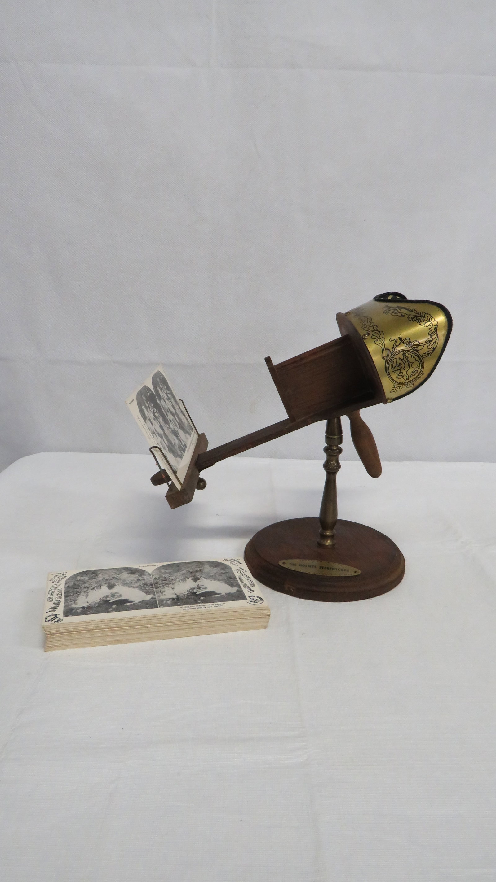 Vintage Holmes Stereoscope & 92 Stereo View Cards: Vintage Holmes Stereoscope & 92 Stereo View Cards in good condition. 11"H
