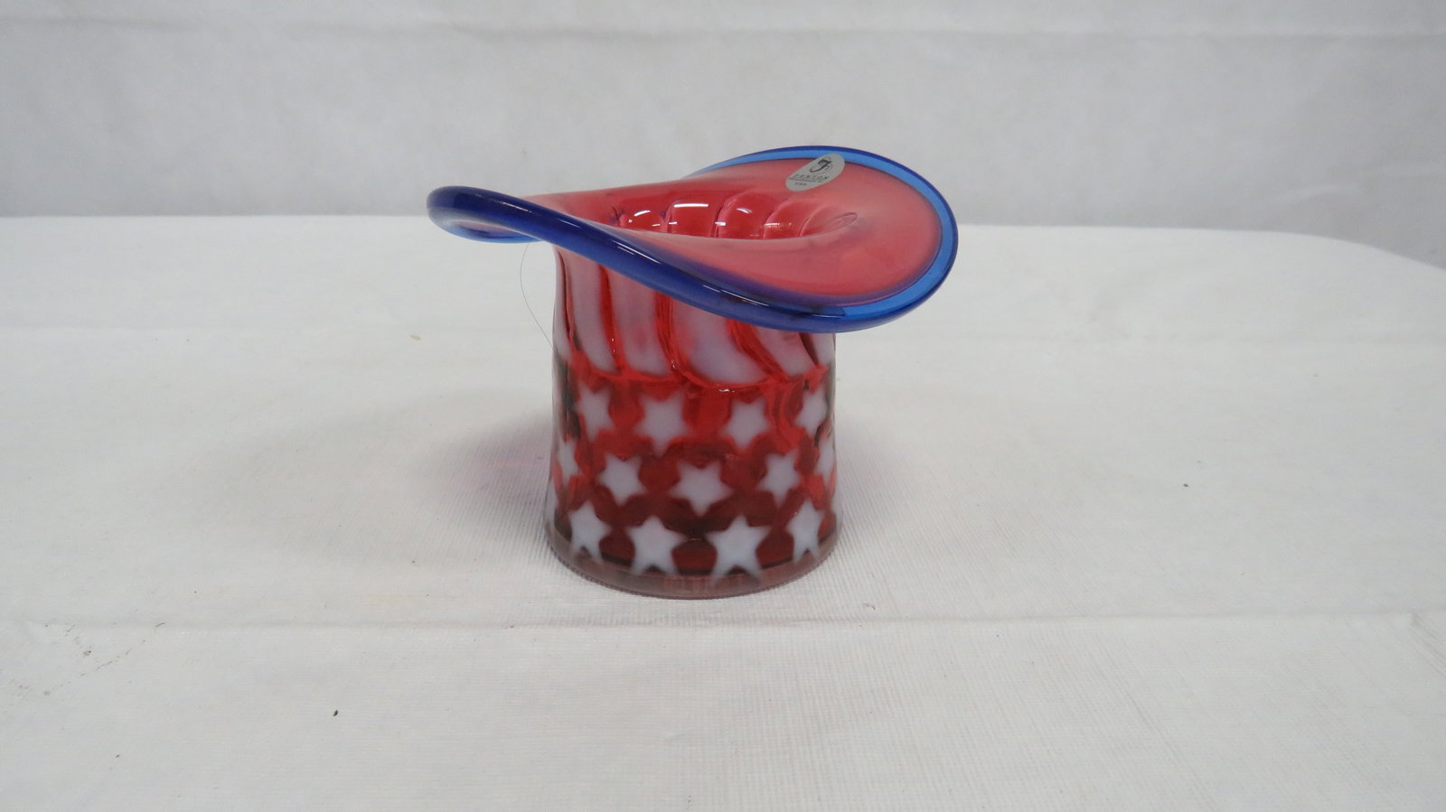 Fenton Stars and Stripes Artist Signed Hat: Fenton Stars and Stripes Artist Signed Hat in good condition. 2001 with oval mark and paper label. 3.5"H