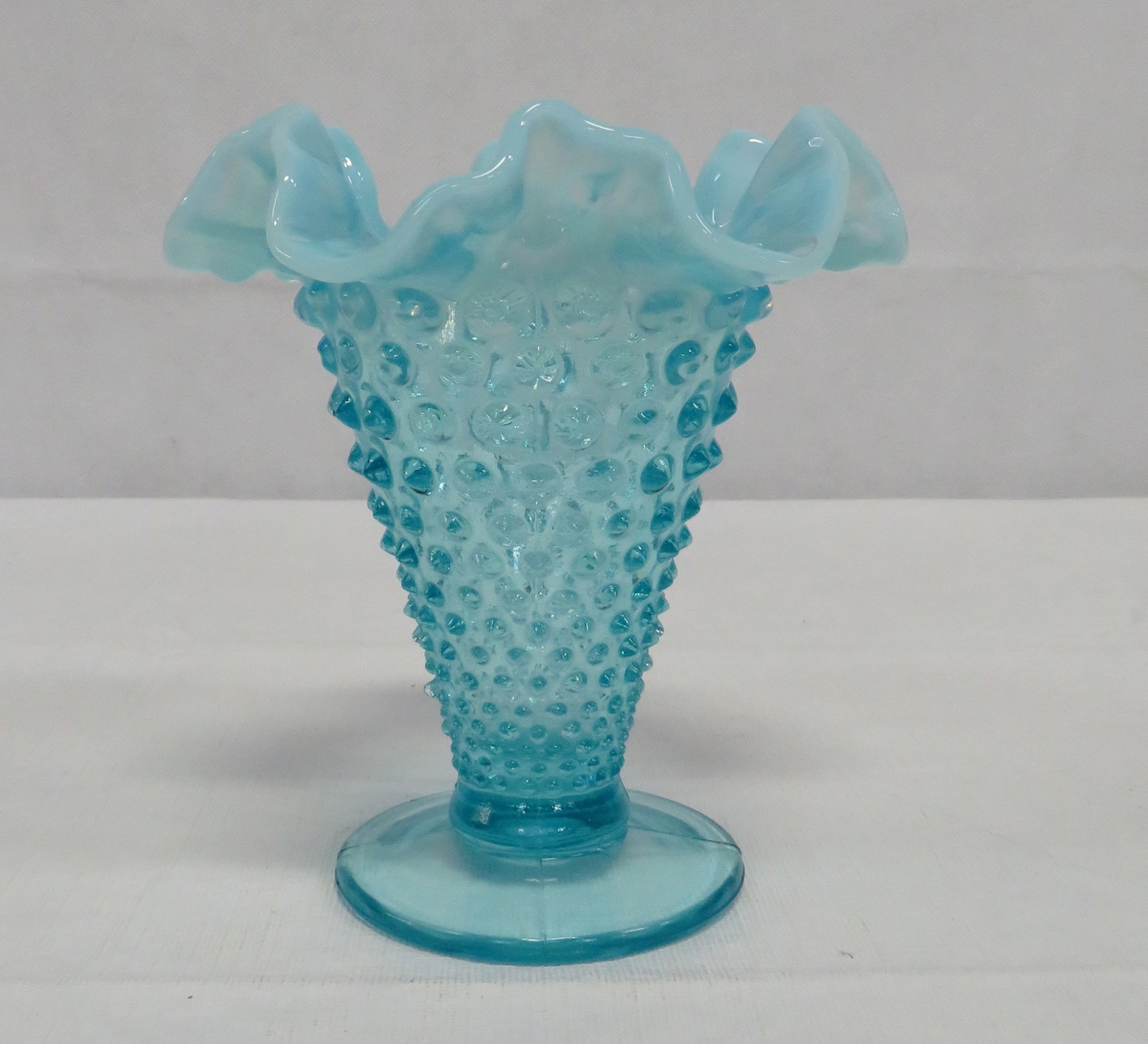Vintage Fenton Blue Opalescent Hobnail Vase: Vintage Fenton Blue Opalescent Hobnail Vase in good condition. 5.5"H