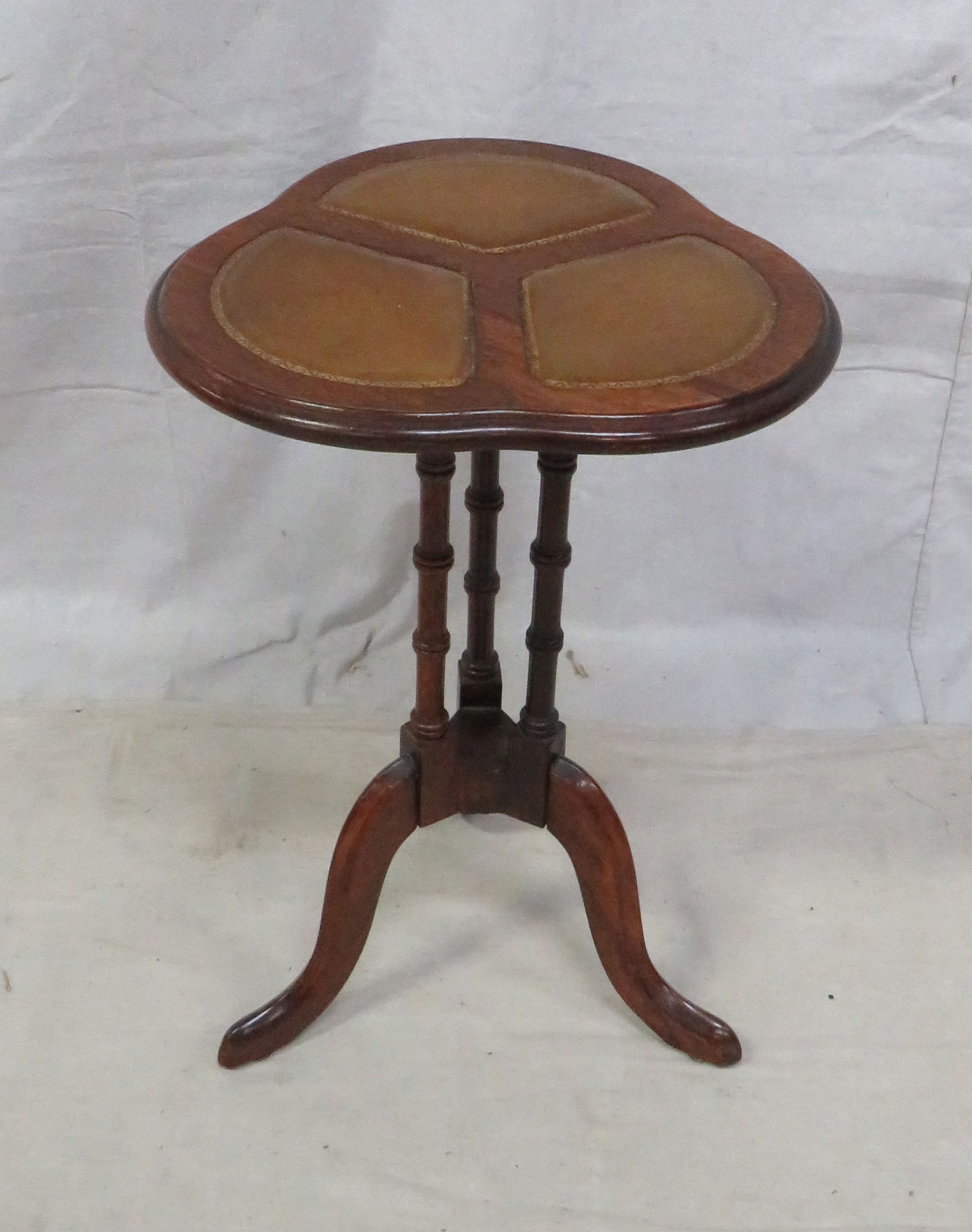 20th Century Vintage Cloverleaf Leather Top Table (1 of 3)