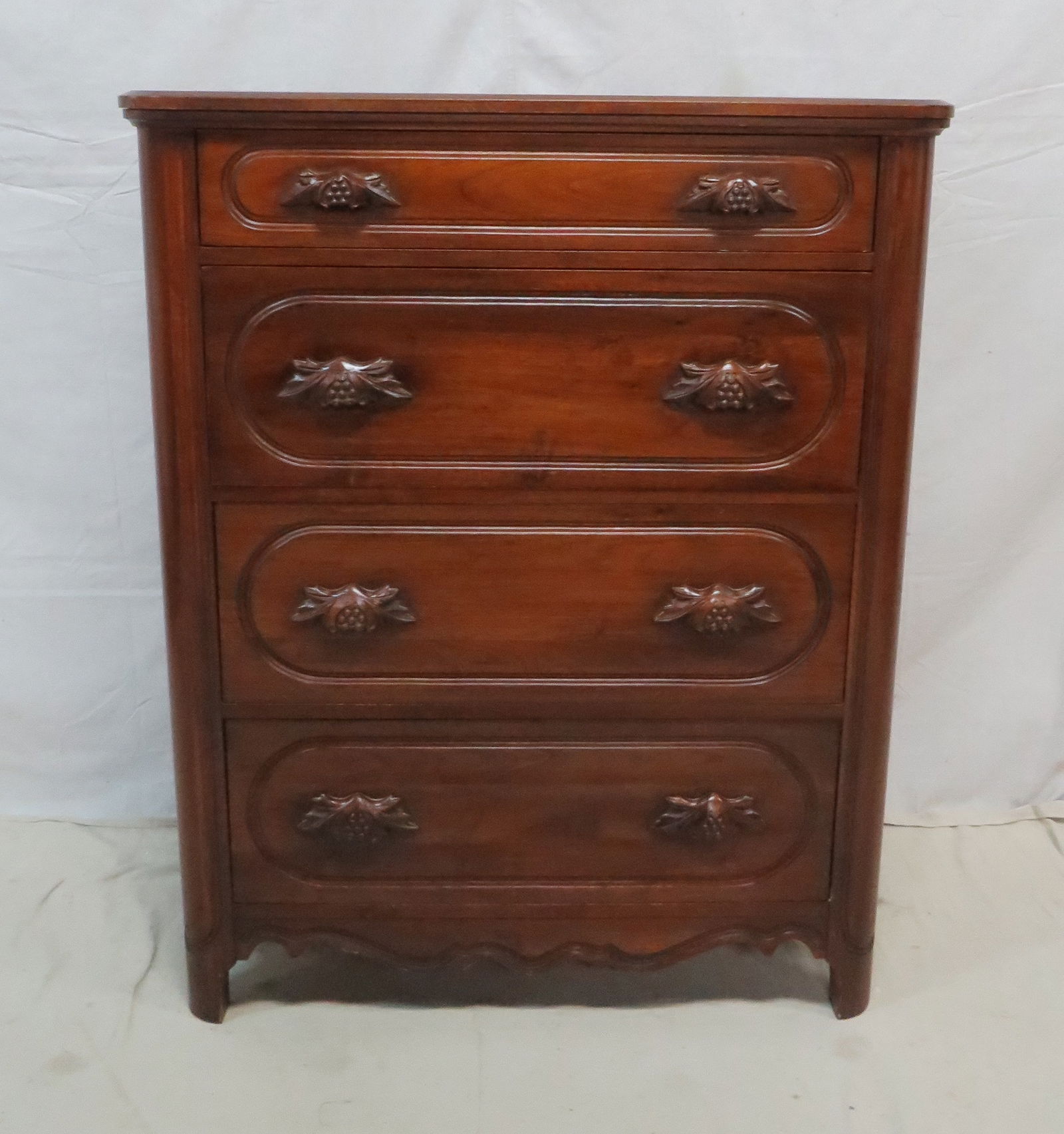 Davis Cabinet Co Lillian Russell Chest (1 of 5)