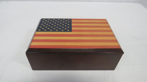 Vintage Bombay Co American Flag Musical Box