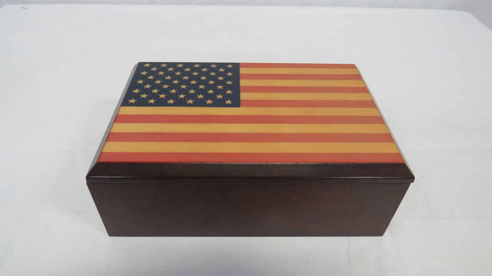 Vintage Bombay Co American Flag Musical Box (1 of 5)