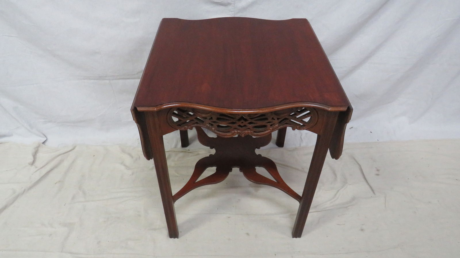 Baker Historic Charleston Mahogany Drop Leaf Table (1 of 5)