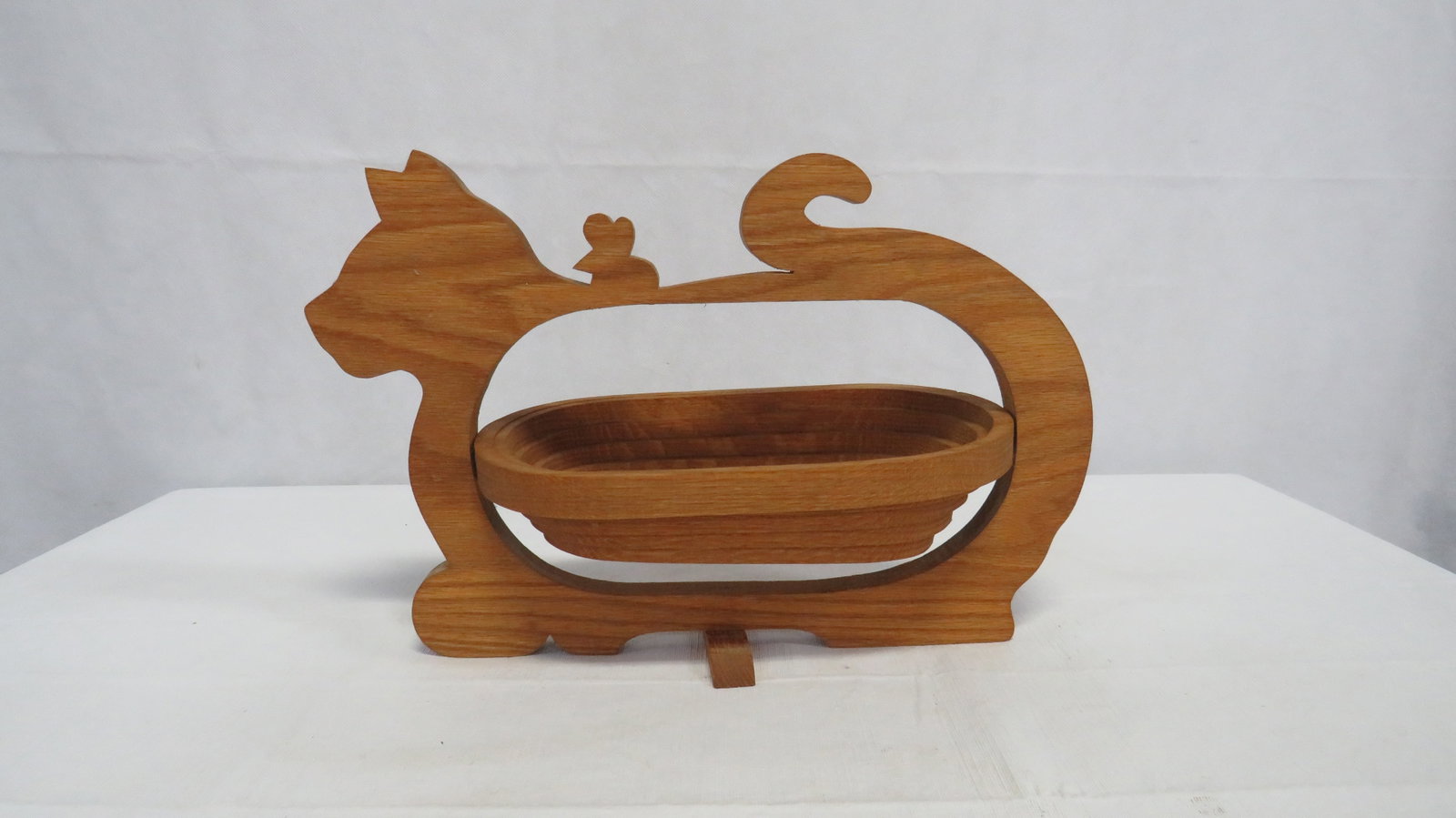 John Keim Crafted Collapsible Wood Cat Basket: John Keim Crafted Collapsible Wood Cat Basket in good condition. 10'H x 15"L