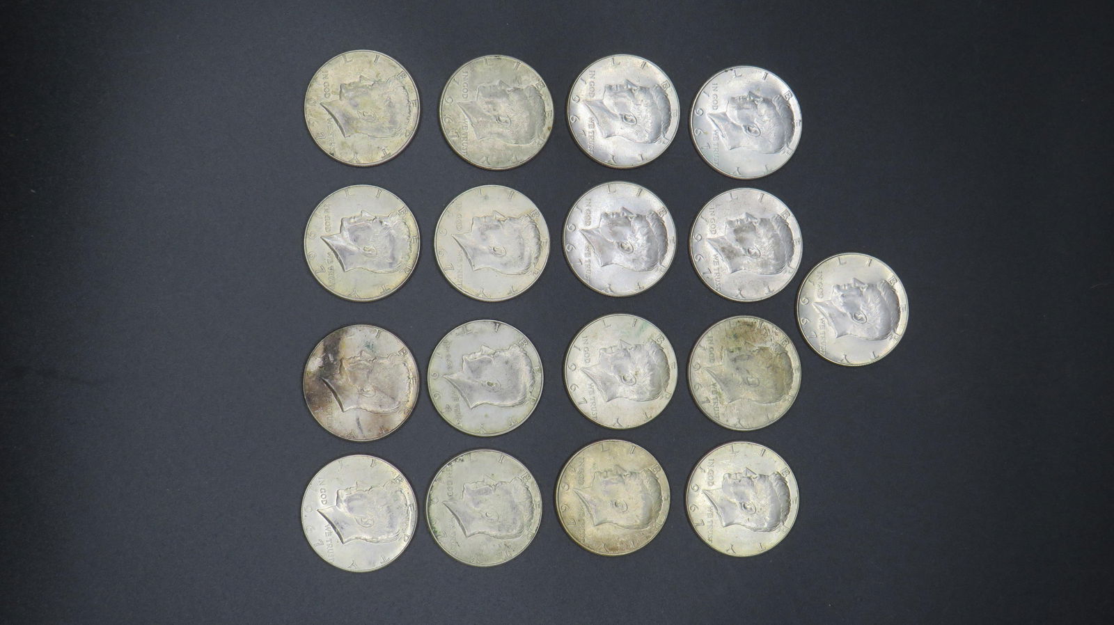 17 1967 Kennedy Half Dollars 40% Silver (1 of 2)