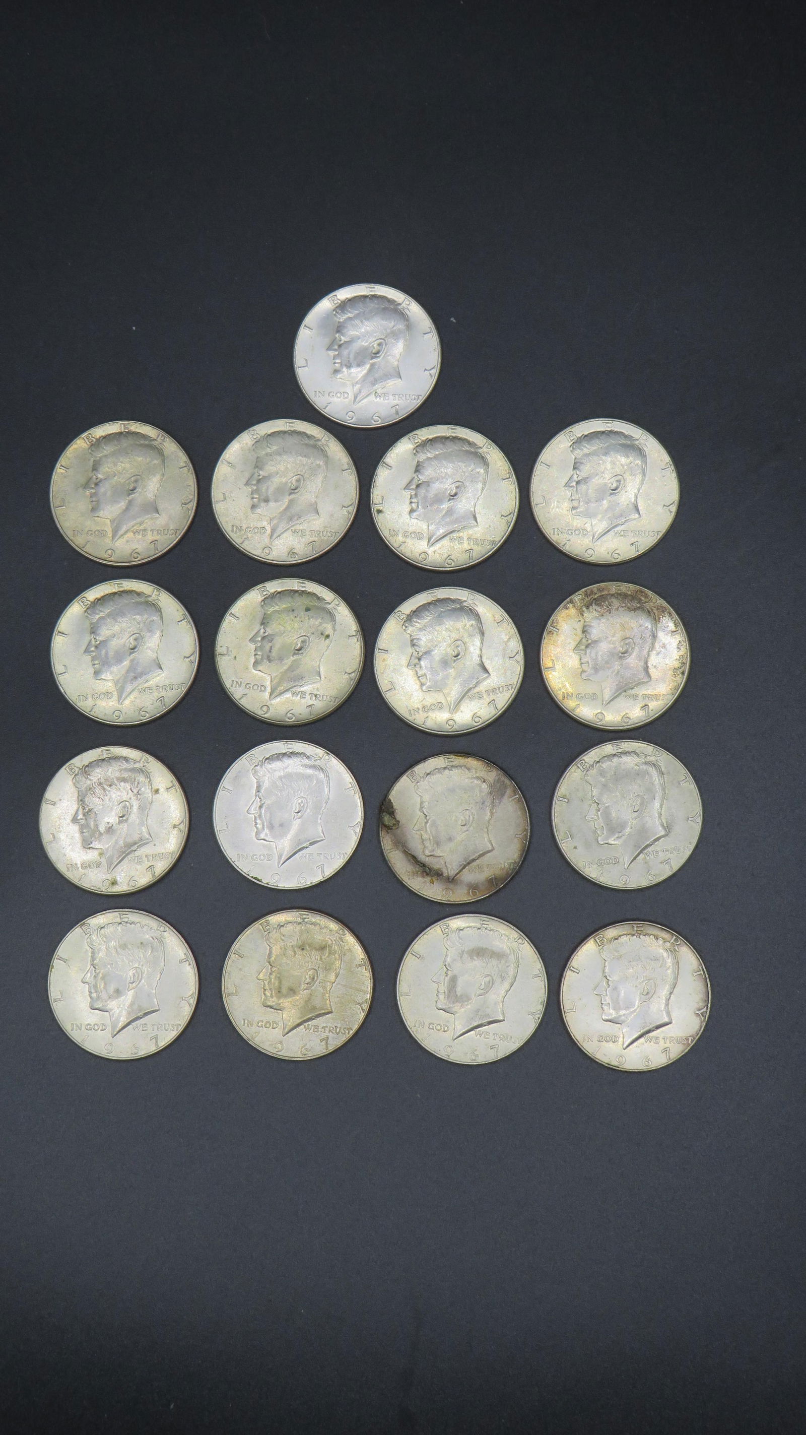 17 1967 Kennedy Half Dollars 40% Silver (1 of 2)