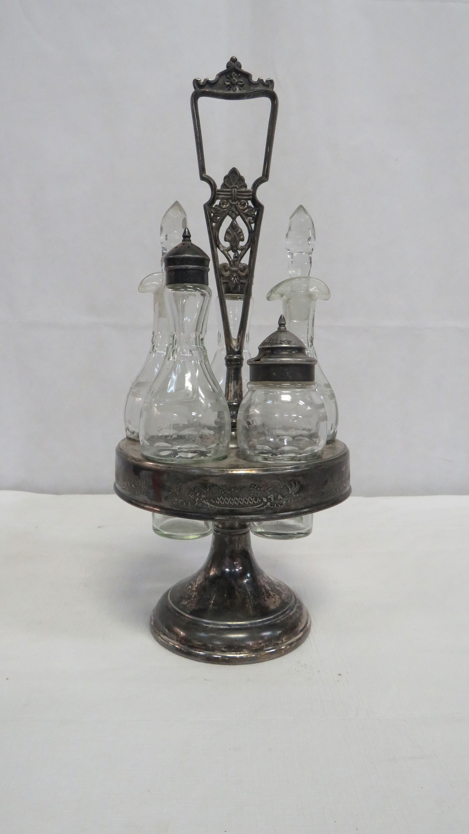 Wilcox Victorian Silverplate Cruet Set (1 of 3)