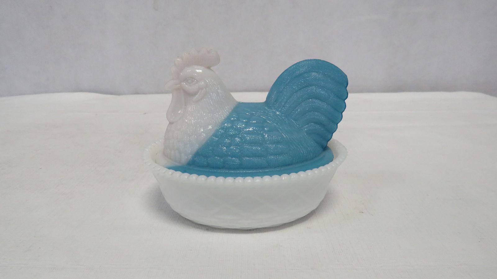 Vintage Blue & White Milkglass Hen On A Nest: Vintage Blue & White Milkglass Hen On A Nest in good condition. 4.5"H x 5.5"L x 4.25"W