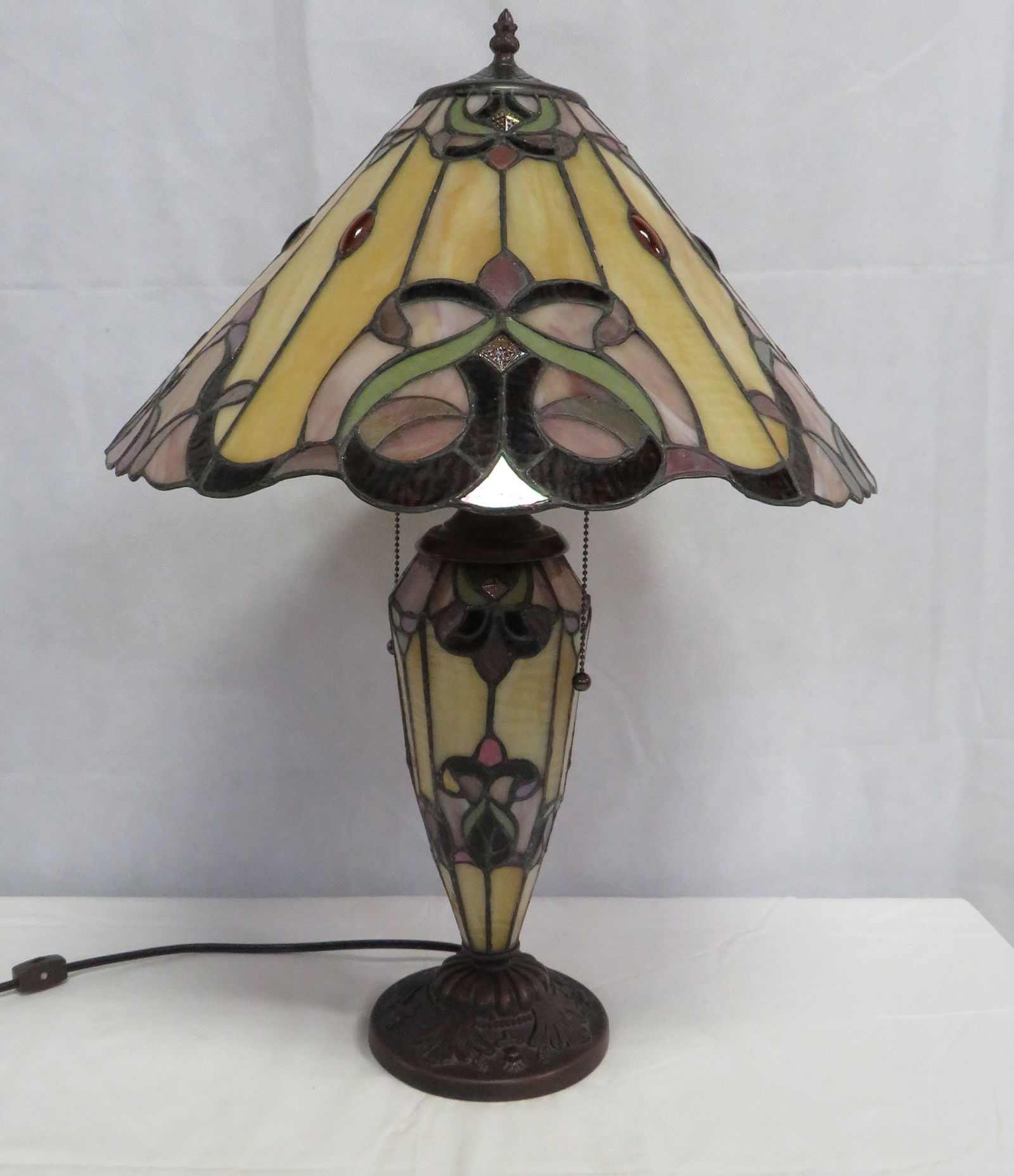 Tiffany Style Leaded Glass Lamp Lighted Base (1 of 3)