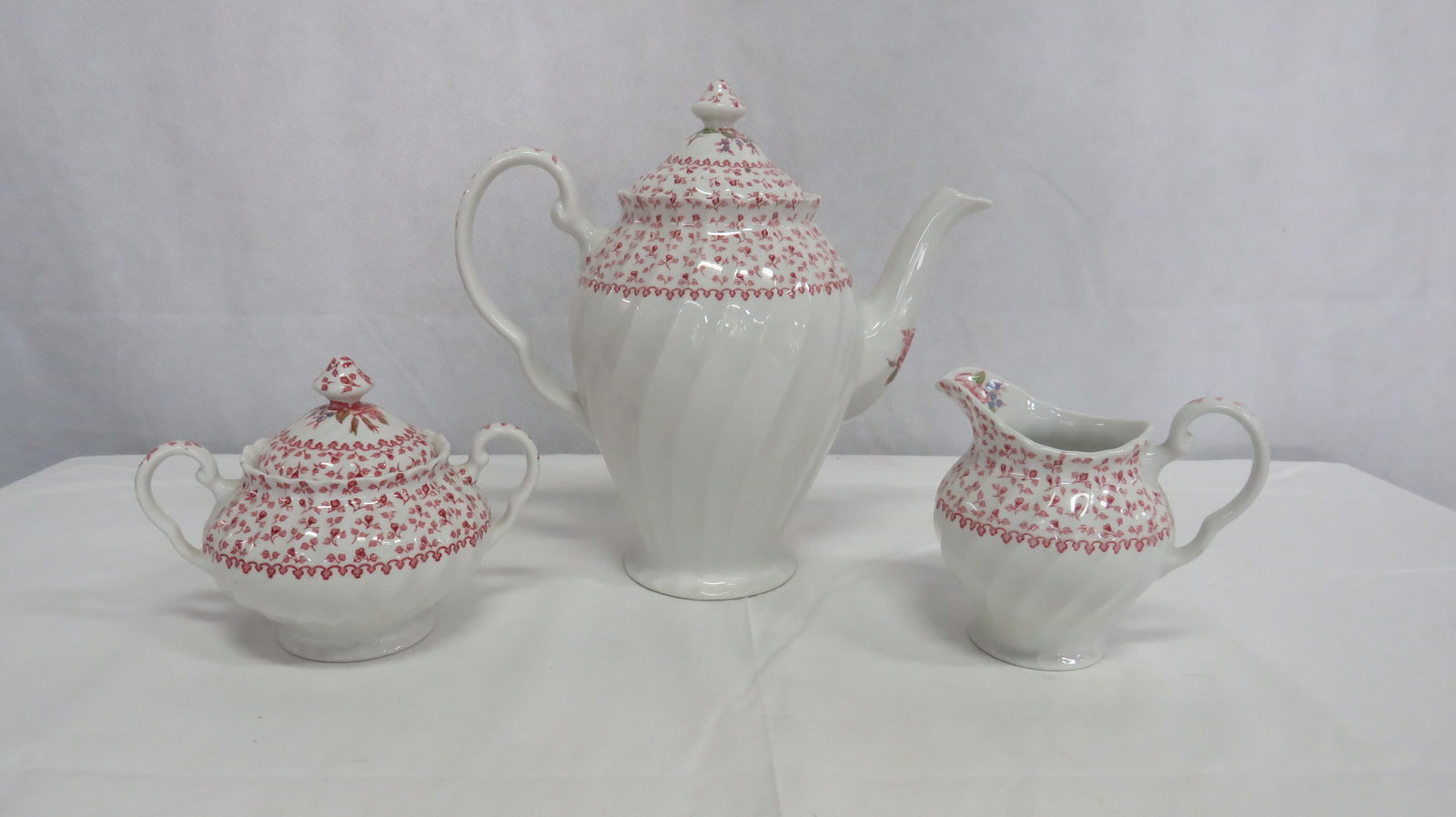 Vintage Johnson Bros Rose Boutique Tea Set (1 of 3)