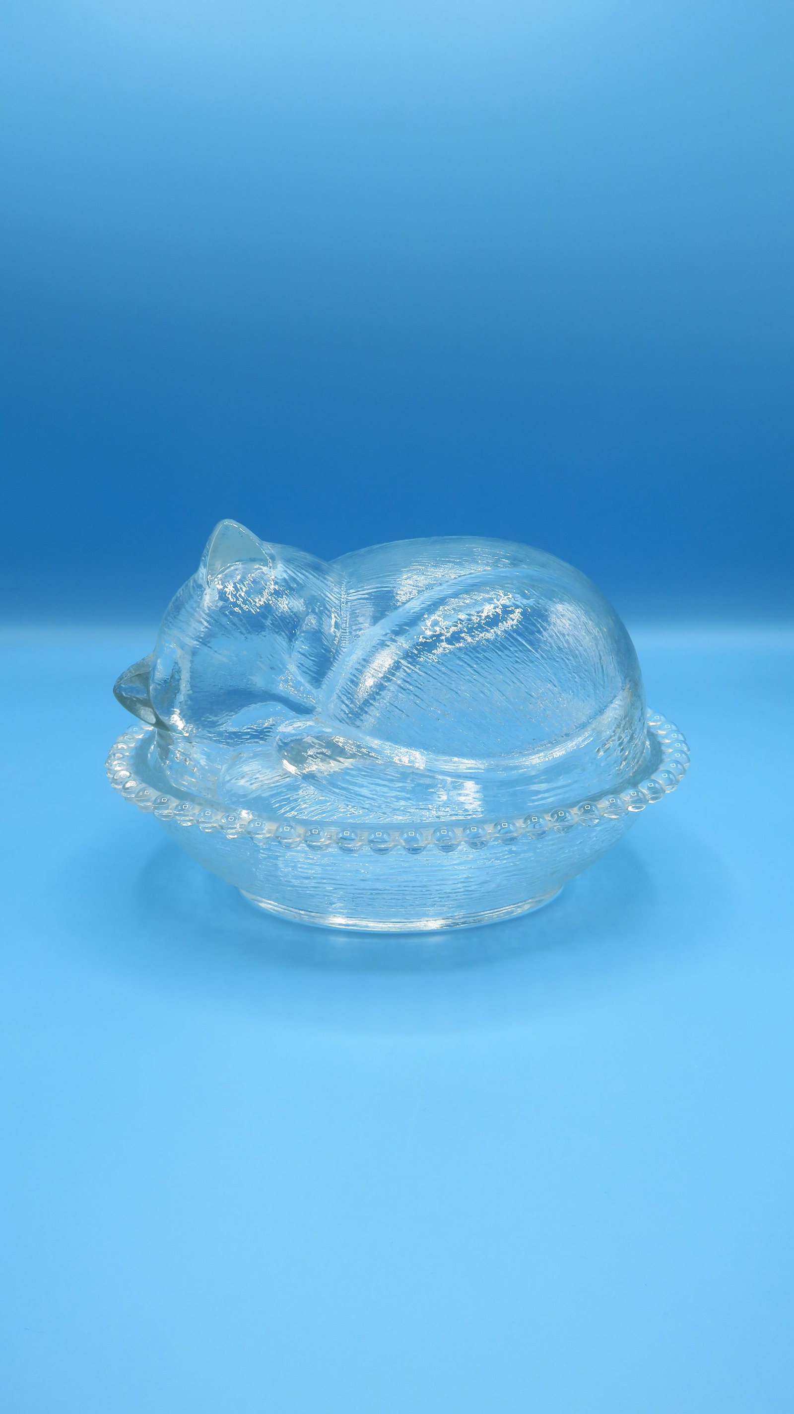 Vintage Indiana Glass Cat on a Basket Dish: Vintage Indiana Glass Cat on a Basket Dish in good condition. 4.5"H x 7"L x 5.5"W