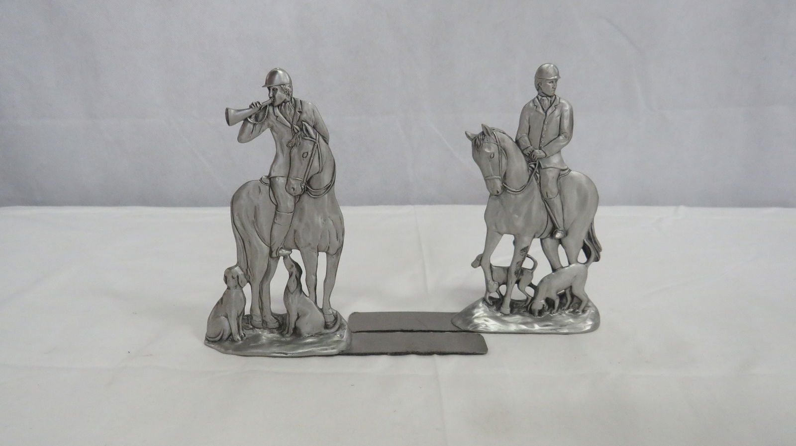 Set of Seagull Pewter Fox Hunt Bookends: Set of Seagull Pewter Fox Hunt Bookends in good condition. Bookends only, no books included. 5.75"H