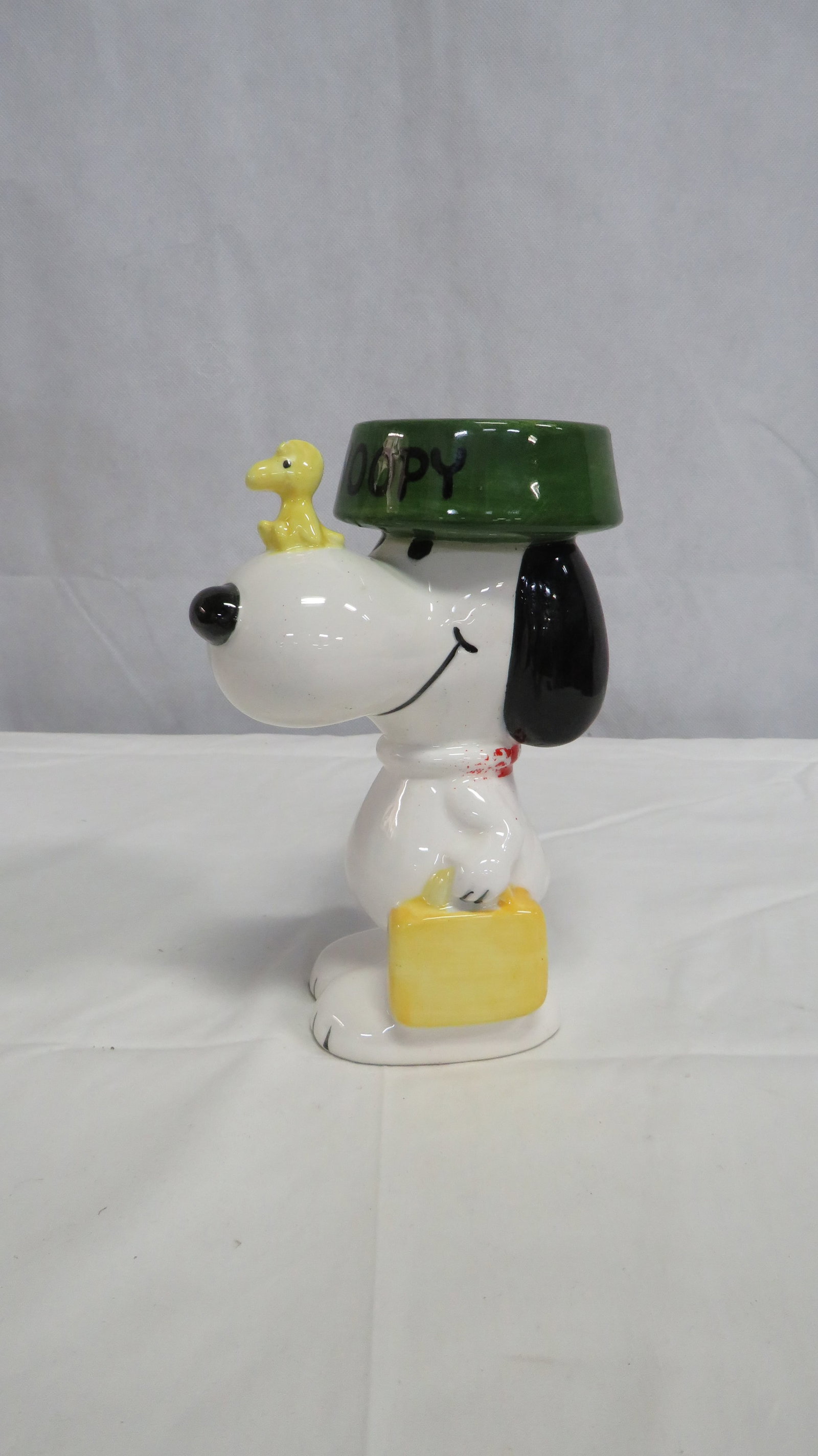 Vintage 1966 Snoopy Come Home Vase: Original Vintage 1966 Snoopy Come Home Vase in good condition with some paint loss. Distributed by United Features Syndicate copyright 1958,1965, 1966. Schulz name on foot. 7.5"H