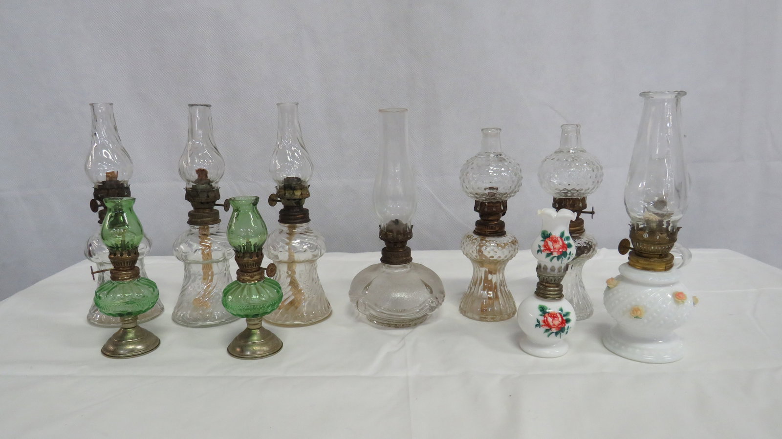 11 Vintage Miniature Oil Lamps: 11 Vintage Miniature Oil Lamps in good condition. 4.5" - 8.5"H