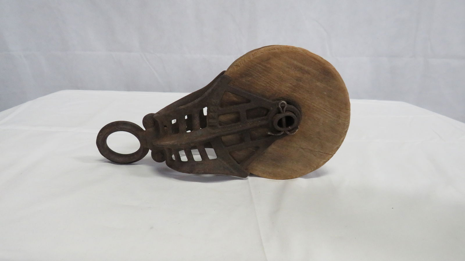 Antique Cast Iron and Wood Barn Pulley H221 (1 of 3)